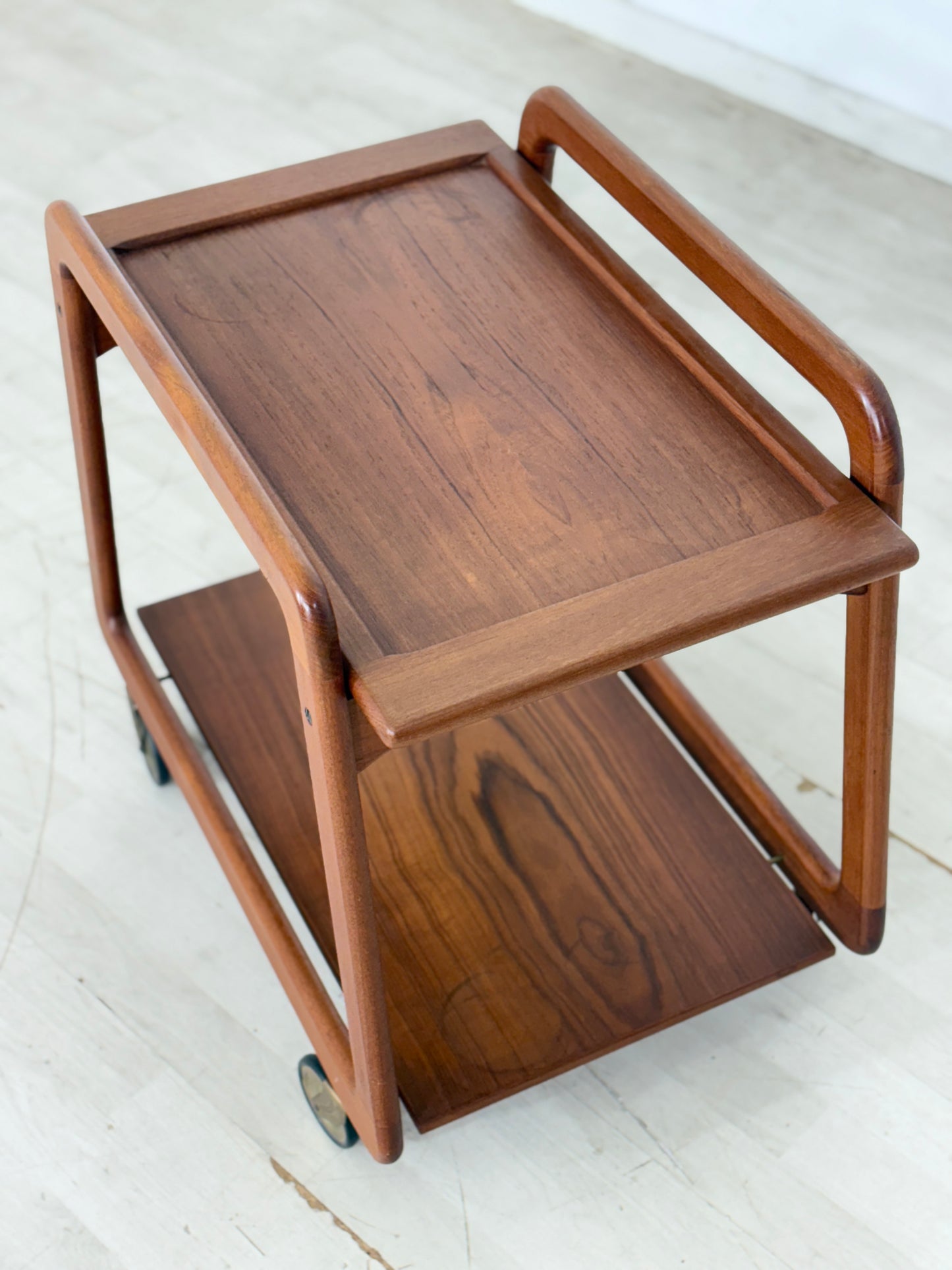 Danish Design Mid-Century Teewagen / Teak Servierwagen / 60er Jahre Beistelltisch / Danish Teak Couchtisch / Designer: Sika Møbler