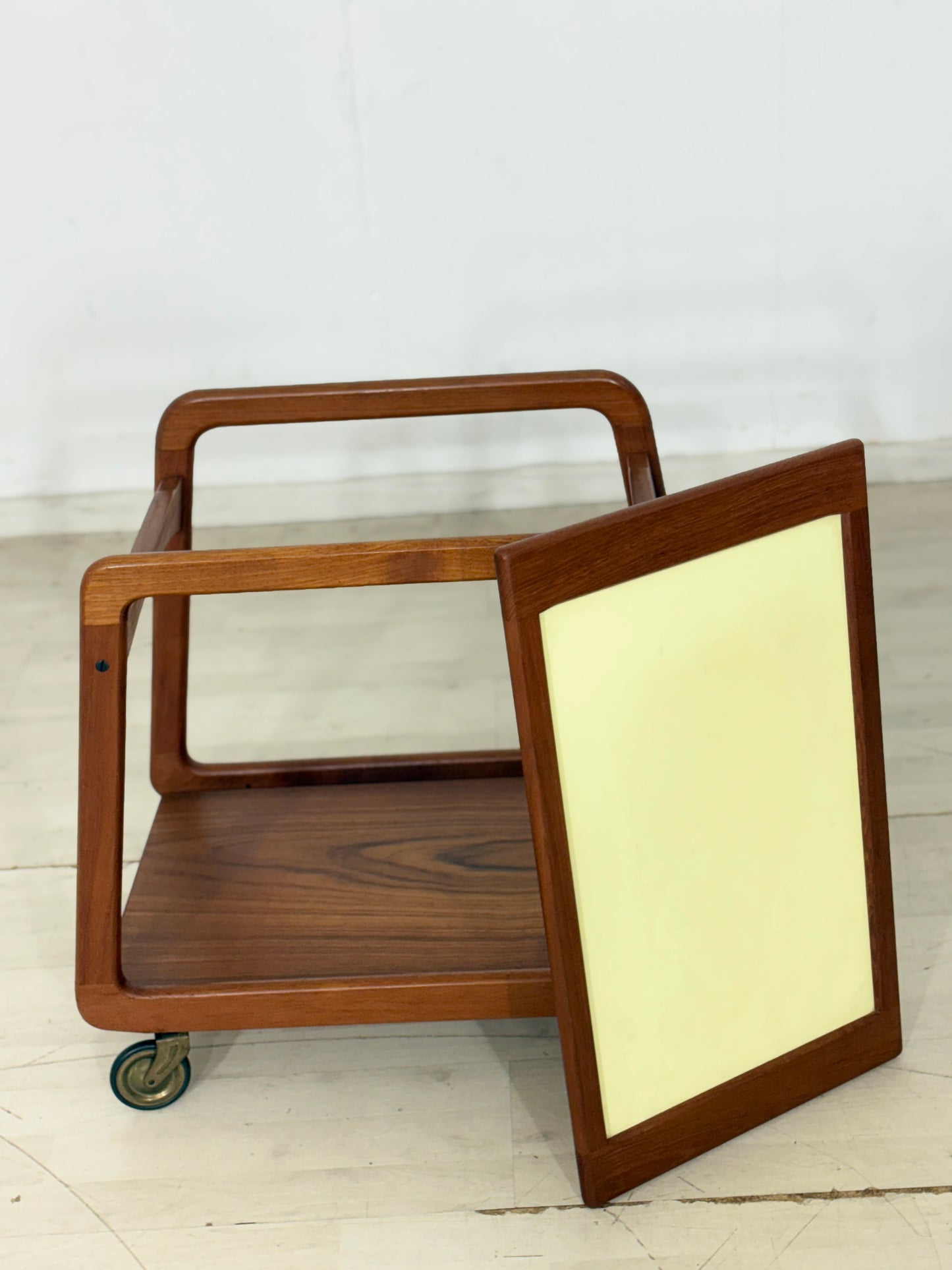 Danish Design Mid-Century Teewagen / Teak Servierwagen / 60er Jahre Beistelltisch / Danish Teak Couchtisch / Designer: Sika Møbler