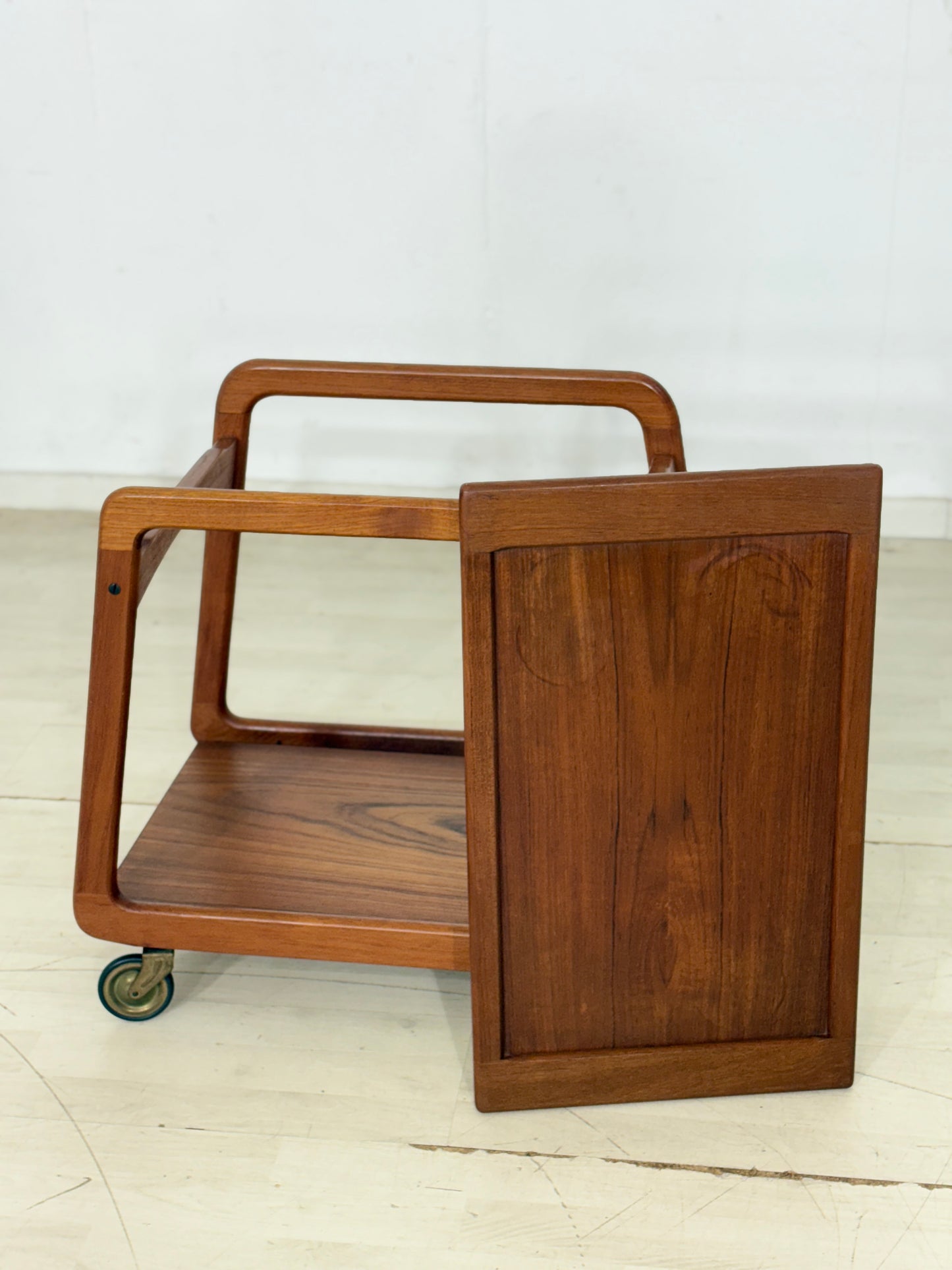 Danish Design Mid-Century Teewagen / Teak Servierwagen / 60er Jahre Beistelltisch / Danish Teak Couchtisch / Designer: Sika Møbler