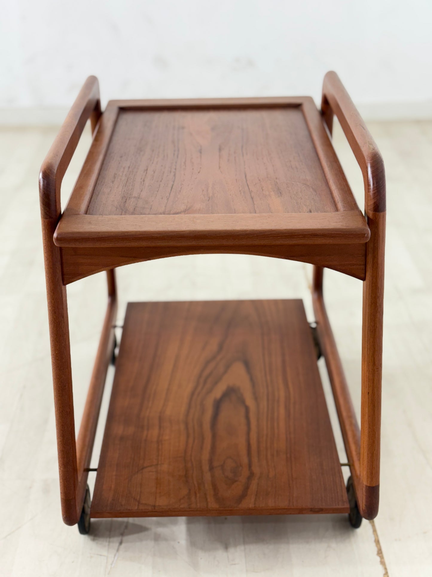 Danish Design Mid-Century Teewagen / Teak Servierwagen / 60er Jahre Beistelltisch / Danish Teak Couchtisch / Designer: Sika Møbler