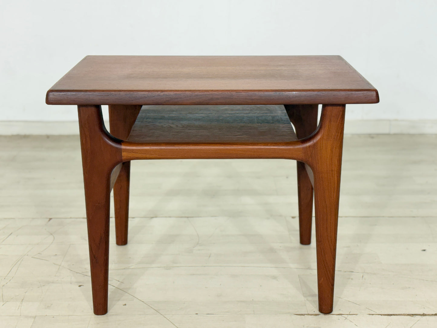 Danish Design Mid-Century Beistelltisch / Teak Couchtisch / 60er Jahre Beistelltisch / Danish Teak Couchtisch / Designer: Niels Bach