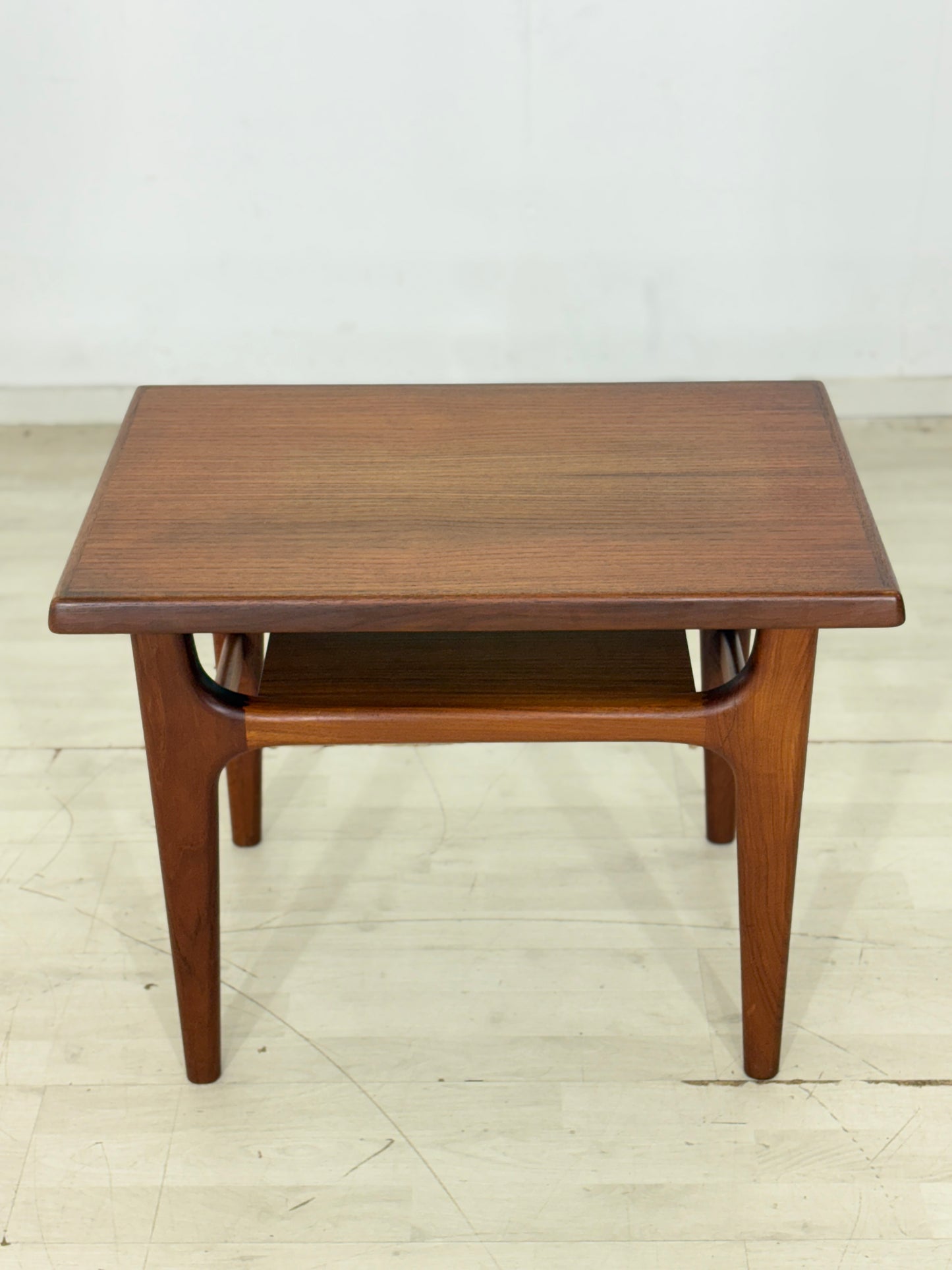 Danish Design Mid-Century Beistelltisch / Teak Couchtisch / 60er Jahre Beistelltisch / Danish Teak Couchtisch / Designer: Niels Bach