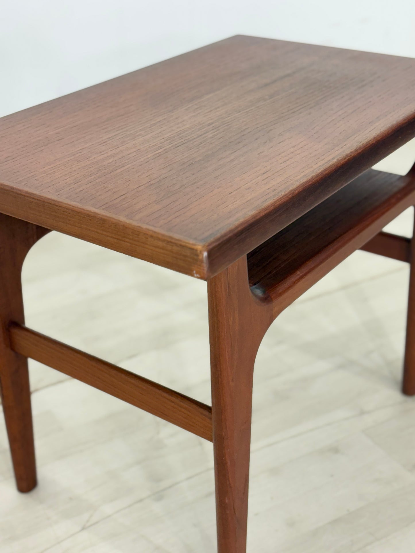 Danish Design Mid-Century Beistelltisch / Teak Couchtisch / 60er Jahre Beistelltisch / Danish Teak Couchtisch / Designer: Niels Bach