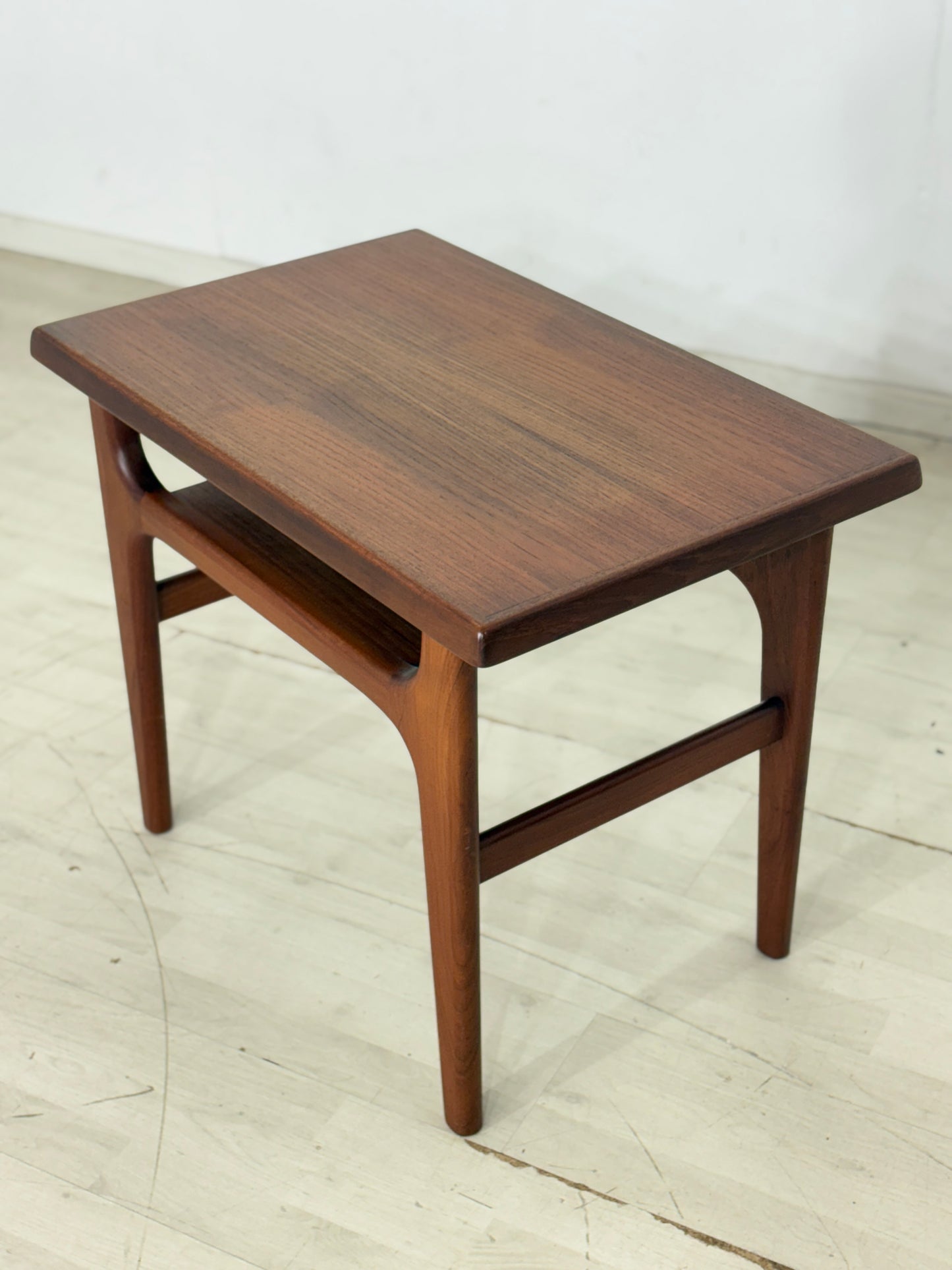 Danish Design Mid-Century Beistelltisch / Teak Couchtisch / 60er Jahre Beistelltisch / Danish Teak Couchtisch / Designer: Niels Bach