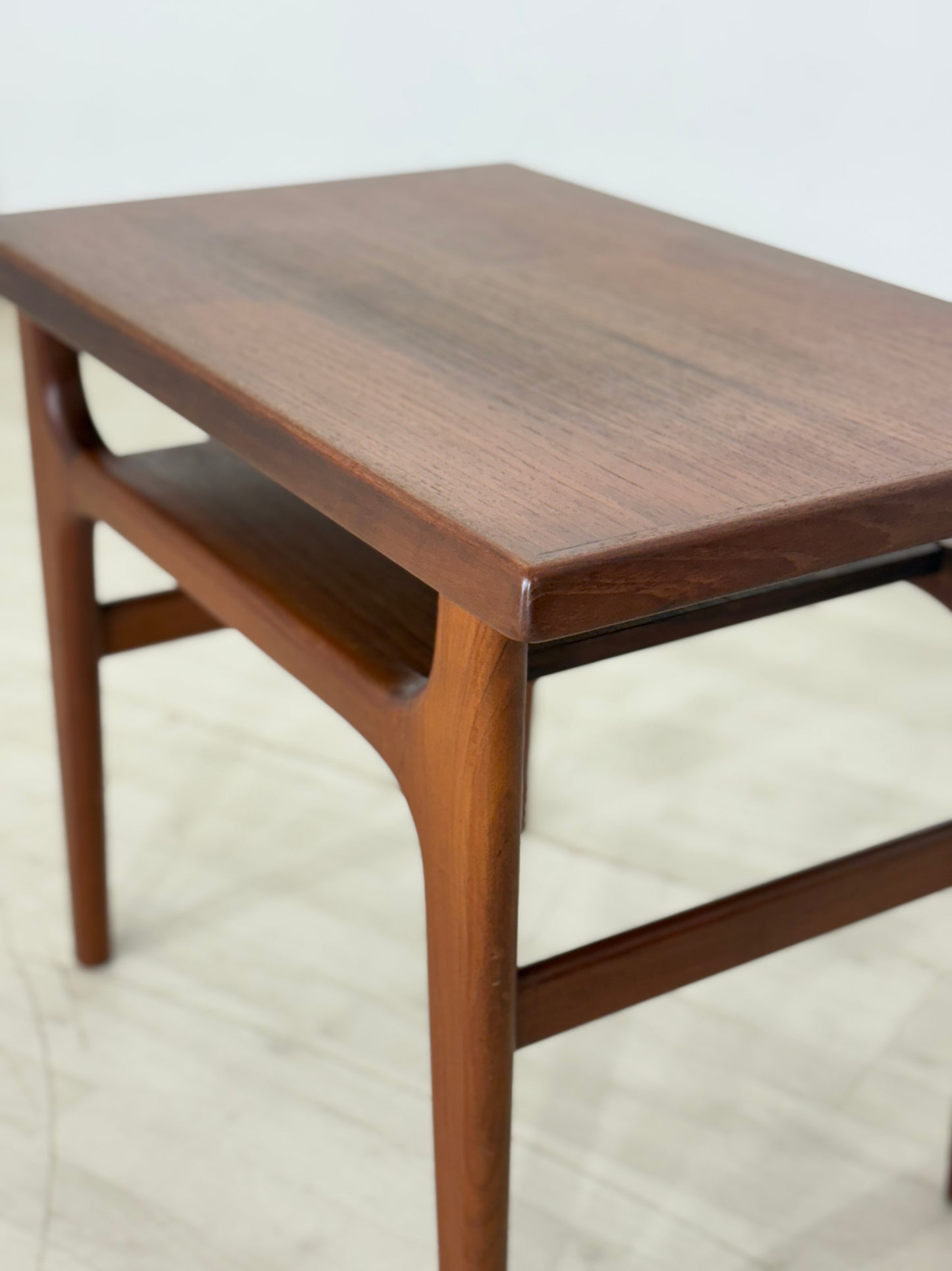 Danish Design Mid-Century Beistelltisch / Teak Couchtisch / 60er Jahre Beistelltisch / Danish Teak Couchtisch / Designer: Niels Bach