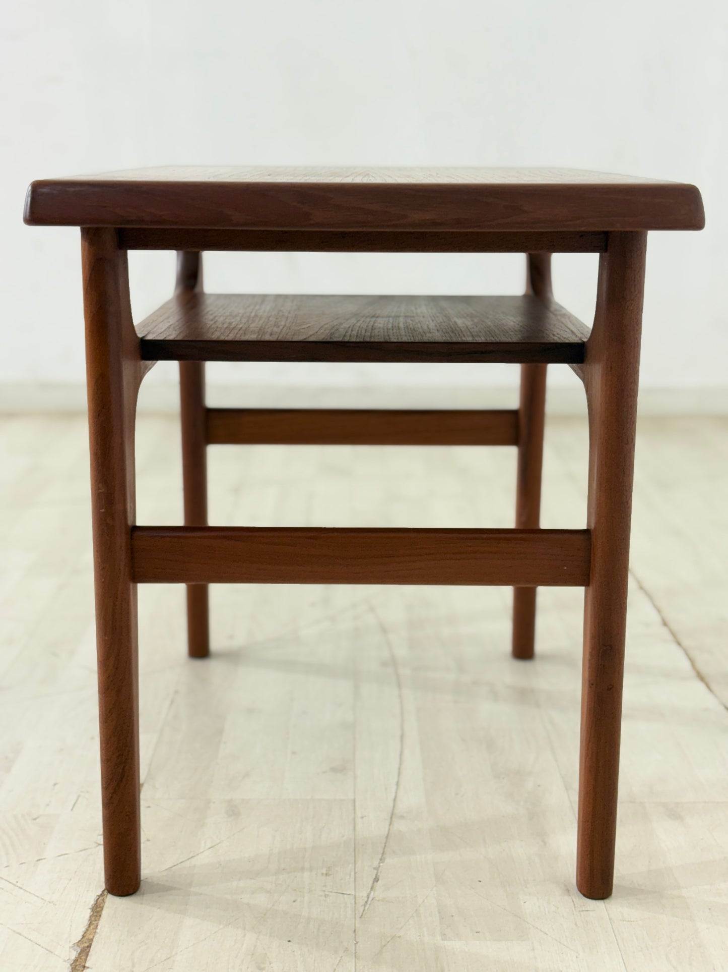 Danish Design Mid-Century Beistelltisch / Teak Couchtisch / 60er Jahre Beistelltisch / Danish Teak Couchtisch / Designer: Niels Bach