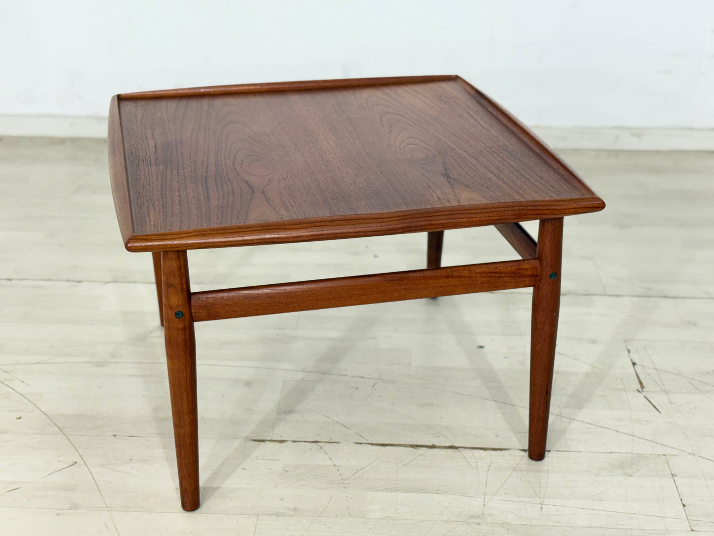 Danish Design Mid-Century Beistelltisch / Teak Couchtisch / 60er Jahre Beistelltisch / Danish Teak Couchtisch / Designer: Grete Jalk / Hersteller: Glostrup Møbelfabrik