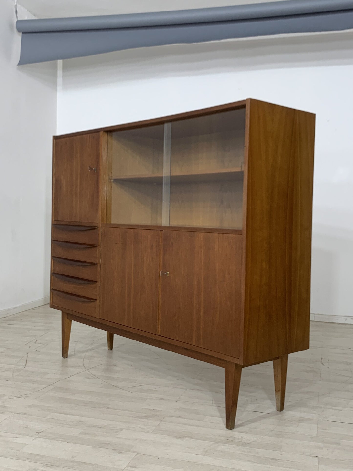 MID CENTURY HELLERAU HIGHBOARD SCHRANK WOHNZIMMERSCHRANK KÜCHENSCHRANK FLURSCHRANK VINTAGE