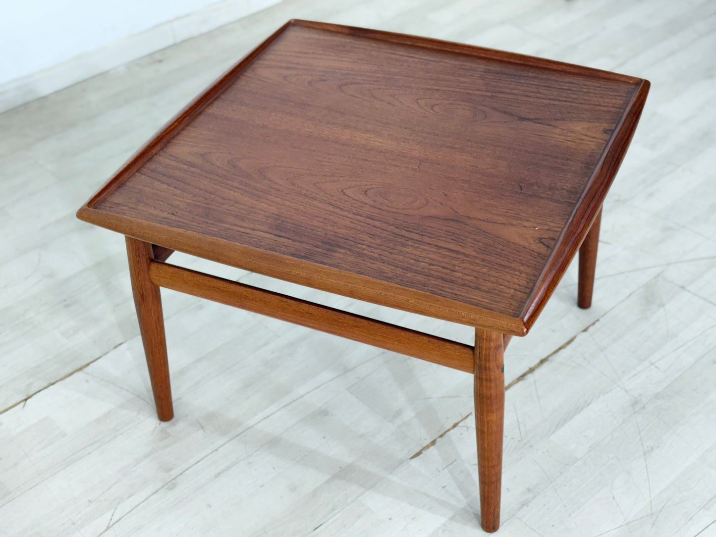 Danish Design Mid-Century Beistelltisch / Teak Couchtisch / 60er Jahre Beistelltisch / Danish Teak Couchtisch / Designer: Grete Jalk / Hersteller: Glostrup Møbelfabrik