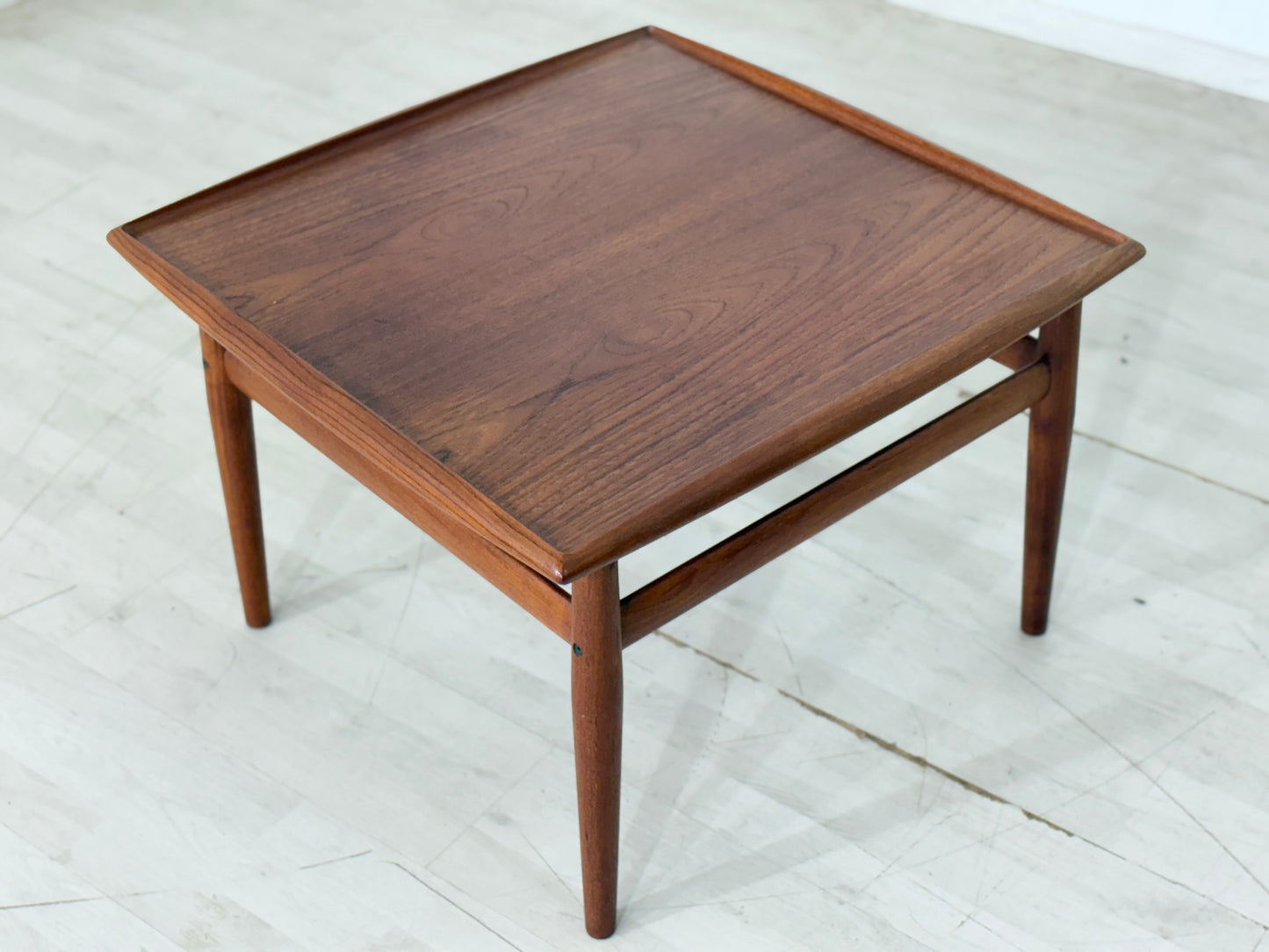 Danish Design Mid-Century Beistelltisch / Teak Couchtisch / 60er Jahre Beistelltisch / Danish Teak Couchtisch / Designer: Grete Jalk / Hersteller: Glostrup Møbelfabrik