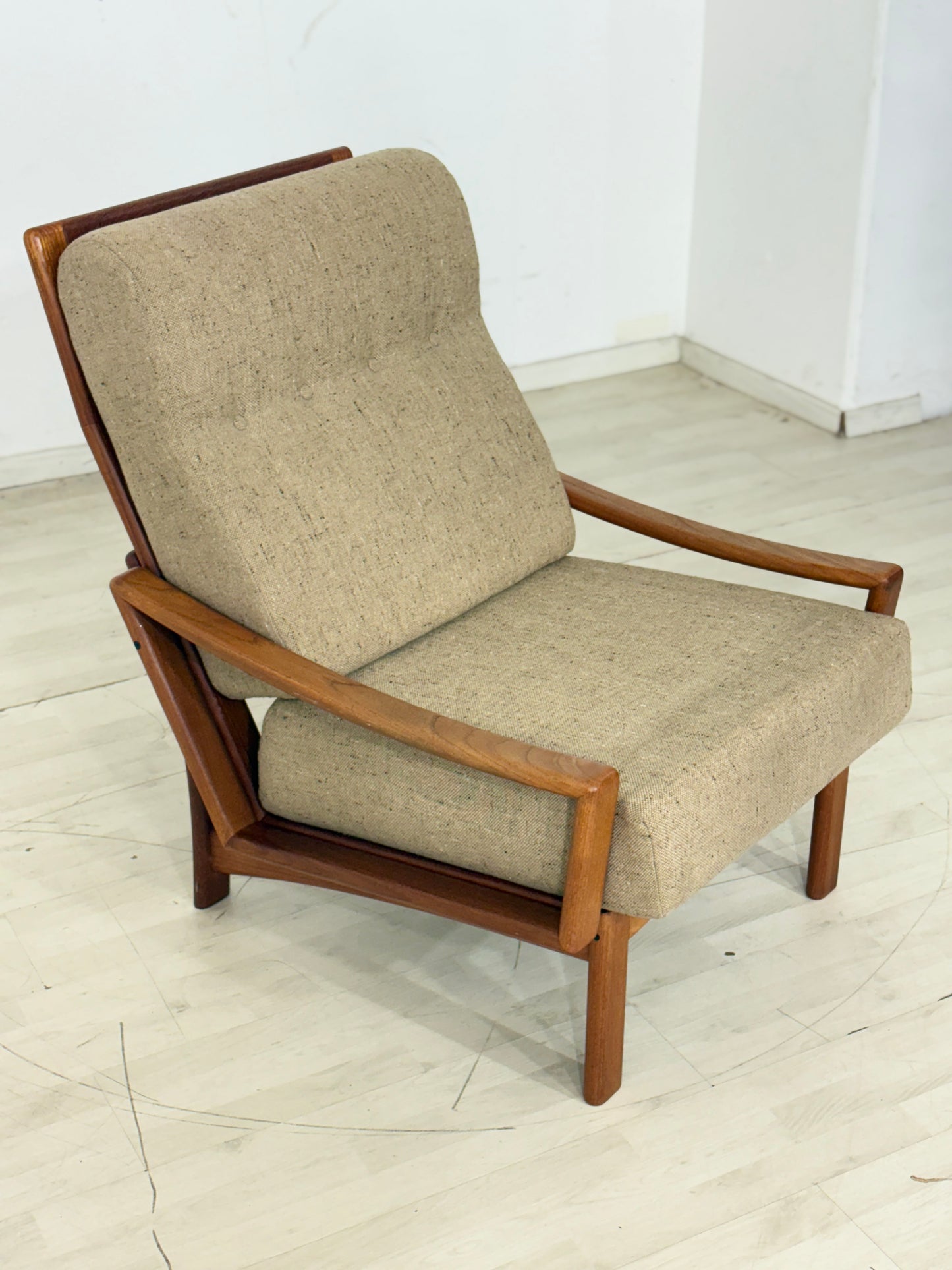 Danish Design Mid-Century Armlehnsessel / Teak Sessel / 60er Jahre Armlehnsessel / Danish Teak Sessel / Designer: Grete Jalk / Hersteller: Glostrup Møbelfabrik