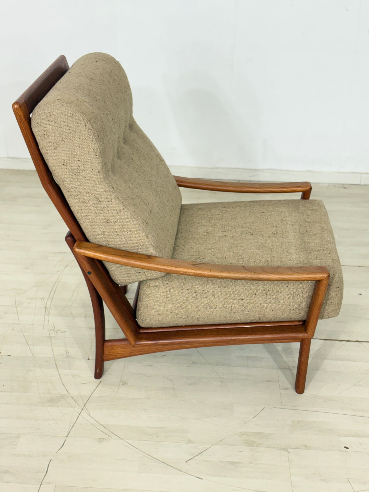 Danish Design Mid-Century Armlehnsessel / Teak Sessel / 60er Jahre Armlehnsessel / Danish Teak Sessel / Designer: Grete Jalk / Hersteller: Glostrup Møbelfabrik