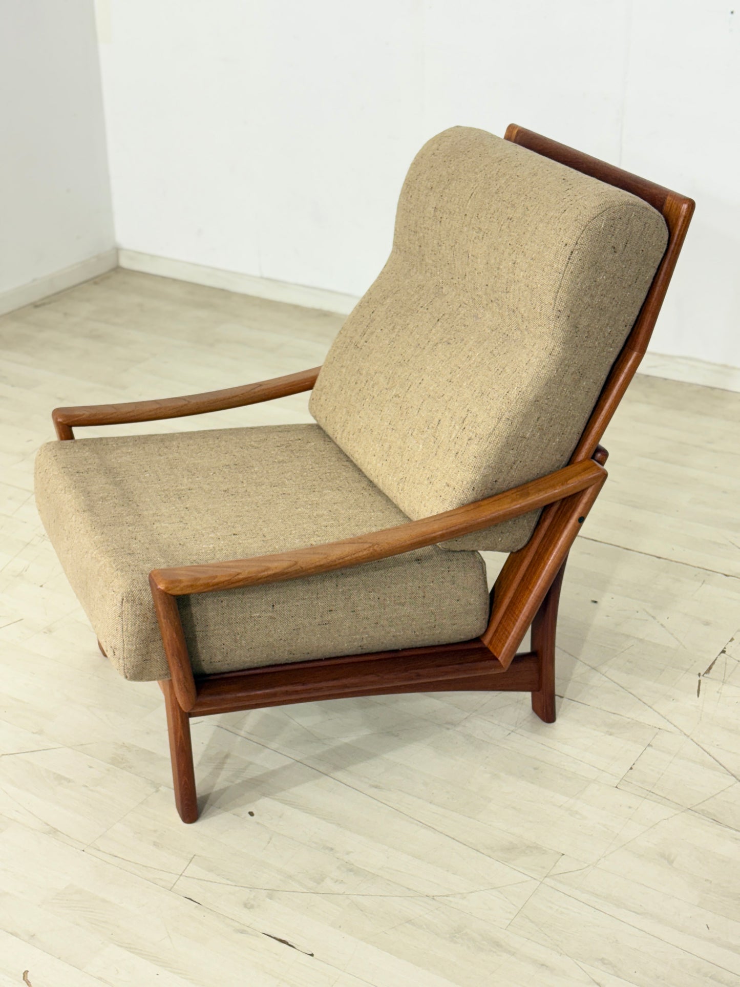 Danish Design Mid-Century Armlehnsessel / Teak Sessel / 60er Jahre Armlehnsessel / Danish Teak Sessel / Designer: Grete Jalk / Hersteller: Glostrup Møbelfabrik