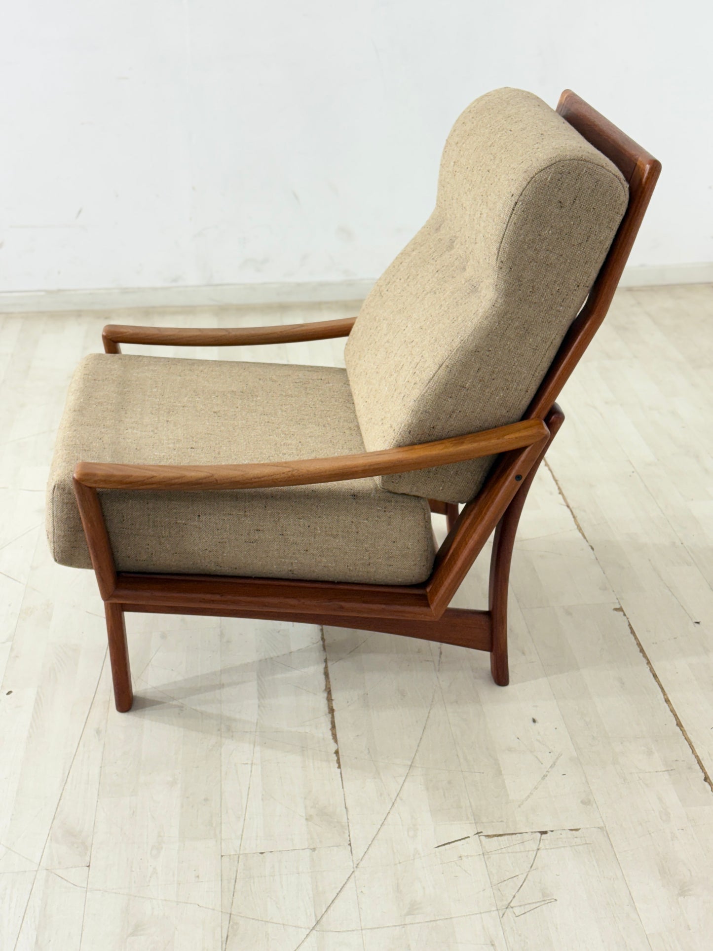 Danish Design Mid-Century Armlehnsessel / Teak Sessel / 60er Jahre Armlehnsessel / Danish Teak Sessel / Designer: Grete Jalk / Hersteller: Glostrup Møbelfabrik