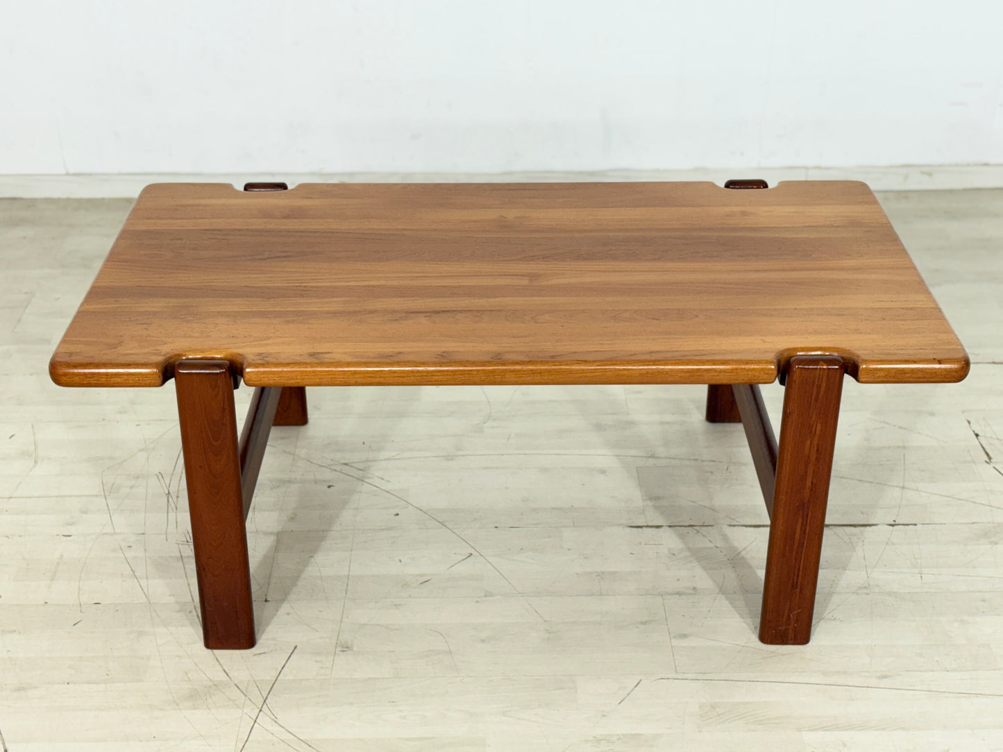 Danish Design Mid-Century Beistelltisch / Teak Couchtisch / 60er Jahre Beistelltisch / Danish Teak Couchtisch / Designer: Niels Bach