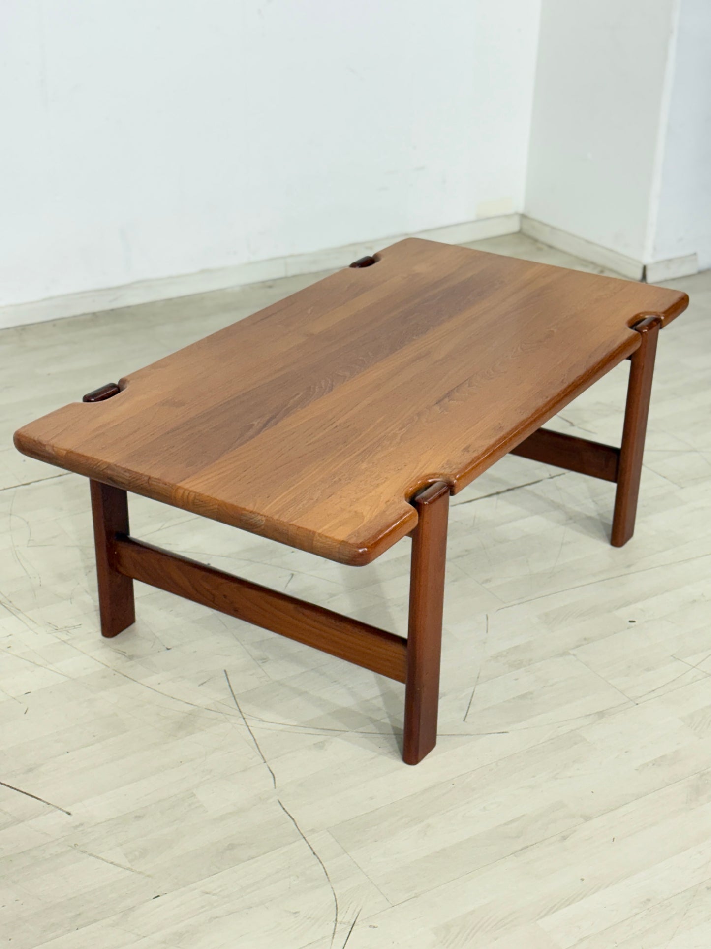 Danish Design Mid-Century Beistelltisch / Teak Couchtisch / 60er Jahre Beistelltisch / Danish Teak Couchtisch / Designer: Niels Bach