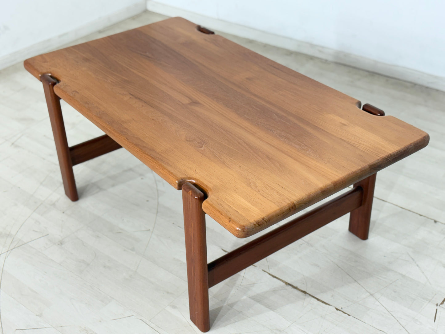 Danish Design Mid-Century Beistelltisch / Teak Couchtisch / 60er Jahre Beistelltisch / Danish Teak Couchtisch / Designer: Niels Bach