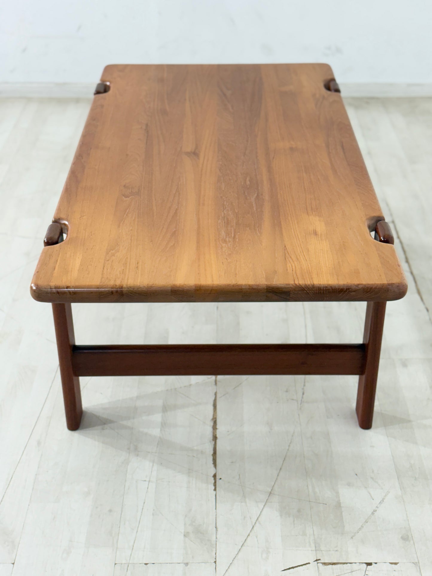Danish Design Mid-Century Beistelltisch / Teak Couchtisch / 60er Jahre Beistelltisch / Danish Teak Couchtisch / Designer: Niels Bach