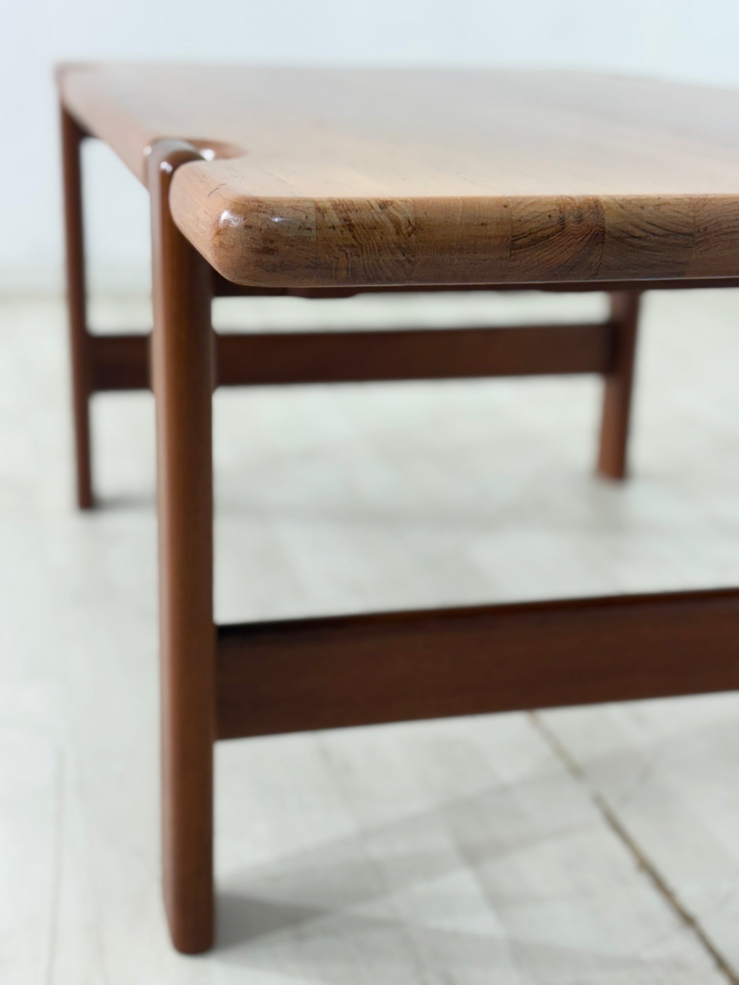 Danish Design Mid-Century Beistelltisch / Teak Couchtisch / 60er Jahre Beistelltisch / Danish Teak Couchtisch / Designer: Niels Bach