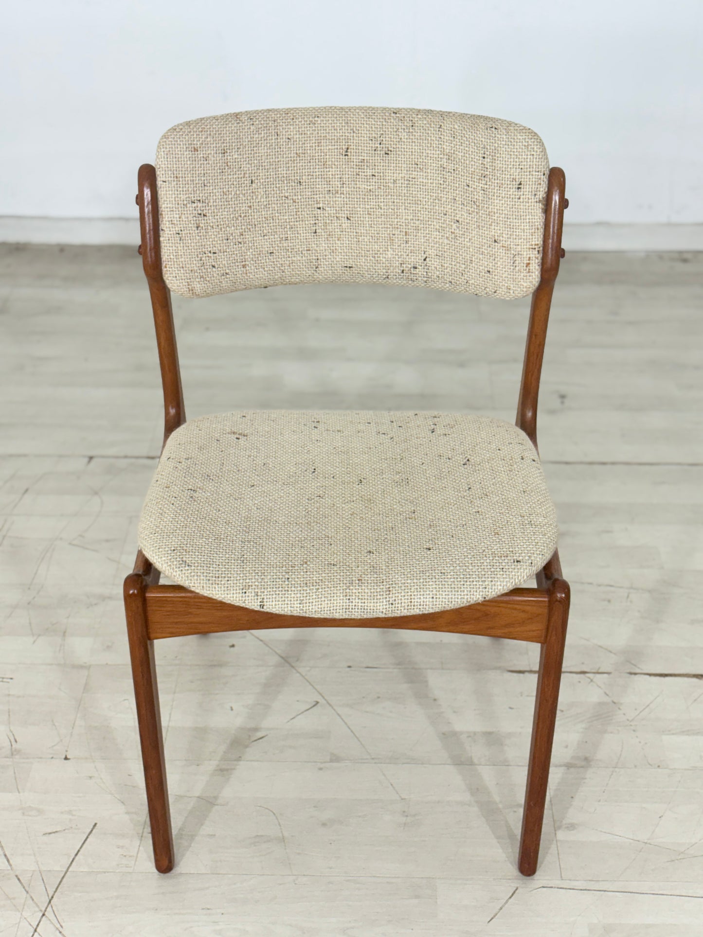 4er Set Danish Design Mid-Century Stuhl / Teak Esszimmerstuhl / 60er Jahre Küchenstuhl / Danish Teak Wohnzimmerstuhl / Designer: Erik Buch / Hersteller: O.D. Møbler A/S