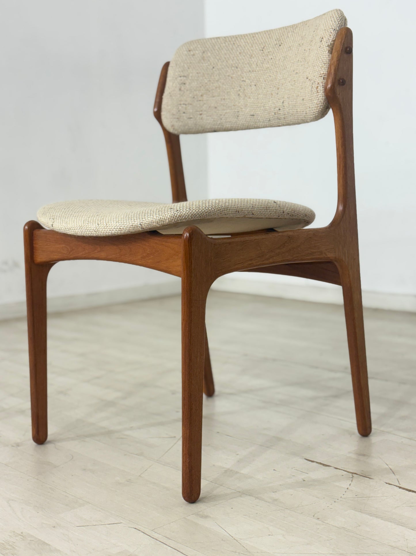 4er Set Danish Design Mid-Century Stuhl / Teak Esszimmerstuhl / 60er Jahre Küchenstuhl / Danish Teak Wohnzimmerstuhl / Designer: Erik Buch / Hersteller: O.D. Møbler A/S
