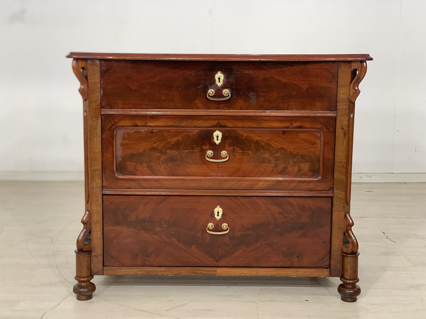 ANTIQUE CHEST OF DRAWERS CABINET SIDEBOARD WASHING TABLE VINTAGE CABINET 1920