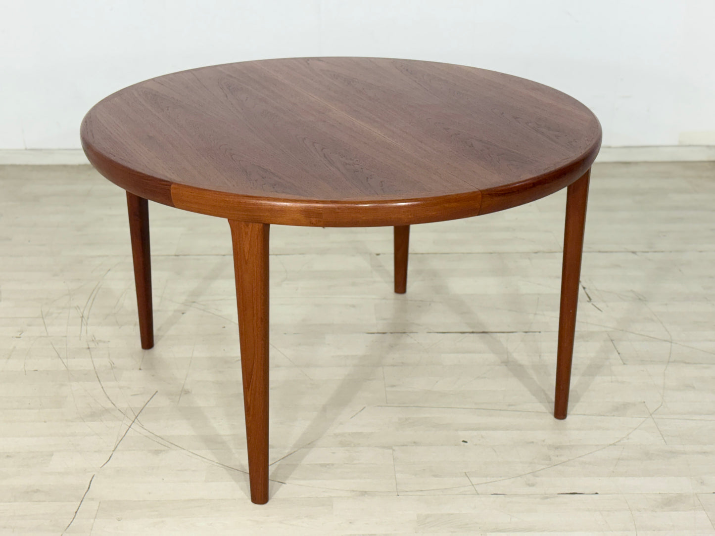 Danish Design Teak runder Esstisch - Ausziehbar / Teak Esstisch / Mid Century Teak Tisch / Hersteller: VV Møbler Spøttrup / Modell: 16573
