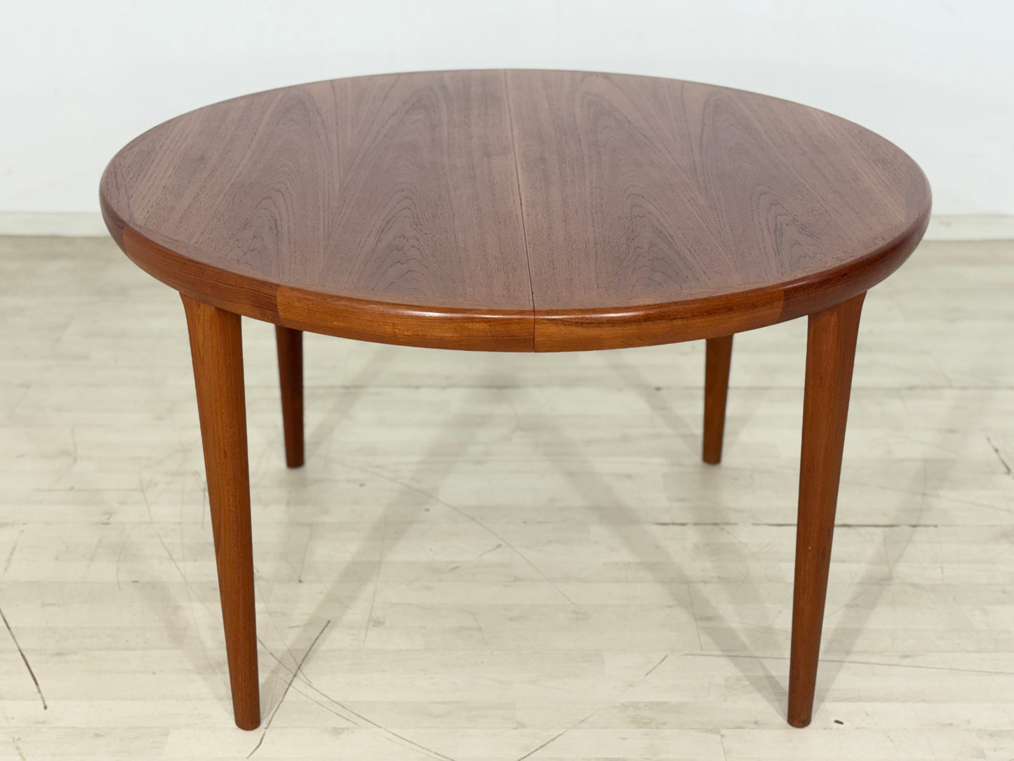 Danish Design Teak runder Esstisch - Ausziehbar / Teak Esstisch / Mid Century Teak Tisch / Hersteller: VV Møbler Spøttrup / Modell: 16573