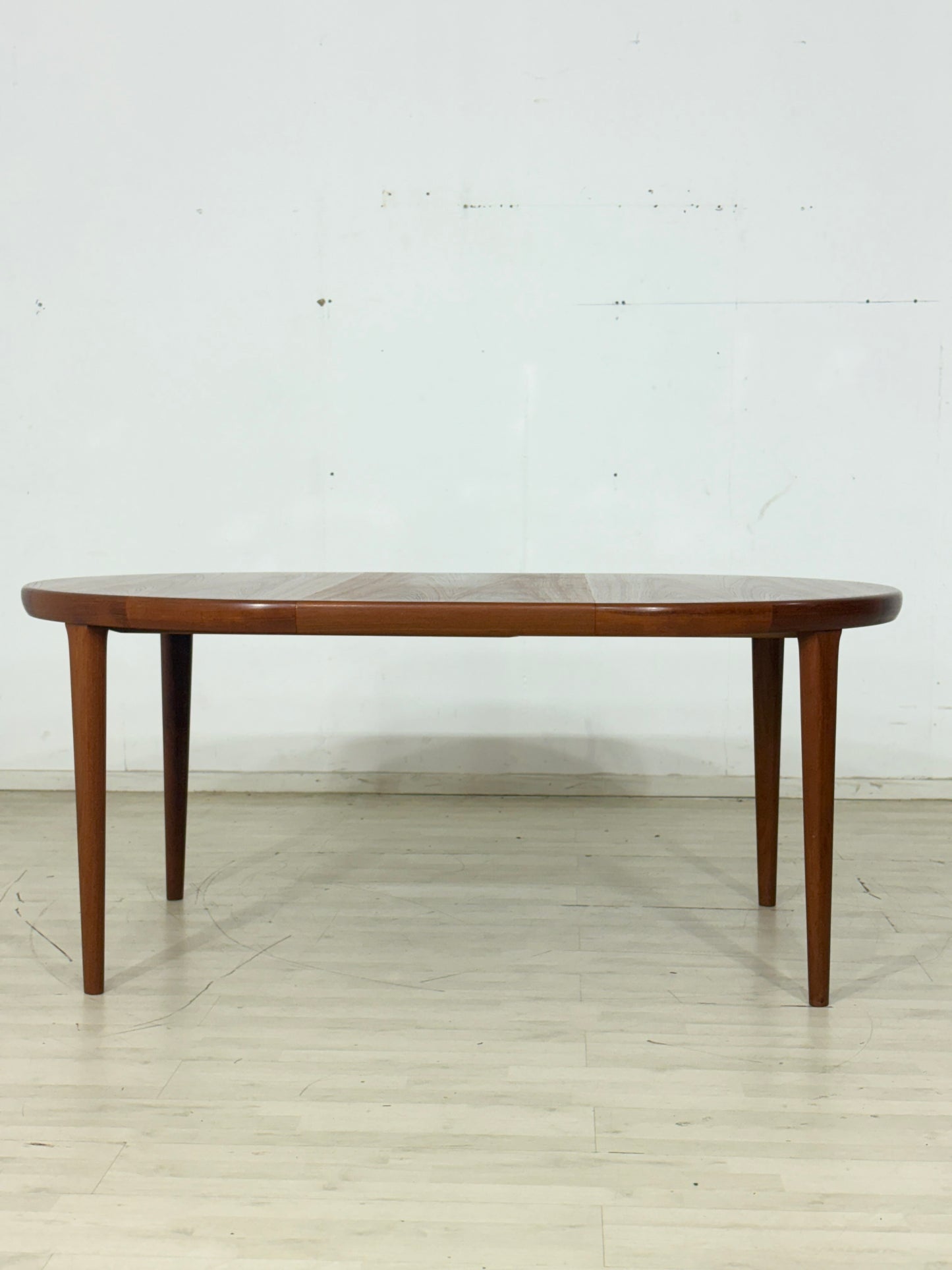 Danish Design Teak runder Esstisch - Ausziehbar / Teak Esstisch / Mid Century Teak Tisch / Hersteller: VV Møbler Spøttrup / Modell: 16573