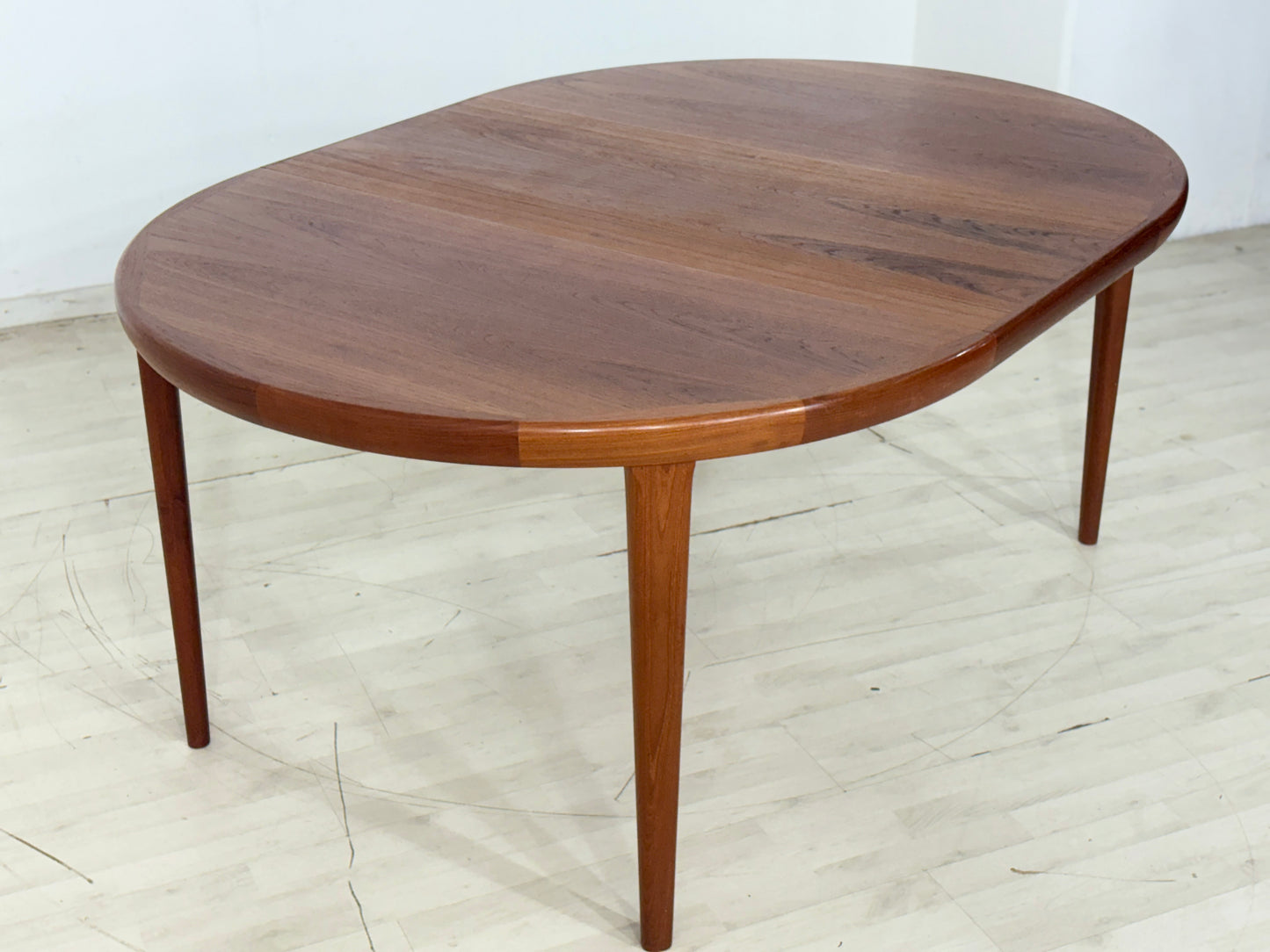 Danish Design Teak runder Esstisch - Ausziehbar / Teak Esstisch / Mid Century Teak Tisch / Hersteller: VV Møbler Spøttrup / Modell: 16573