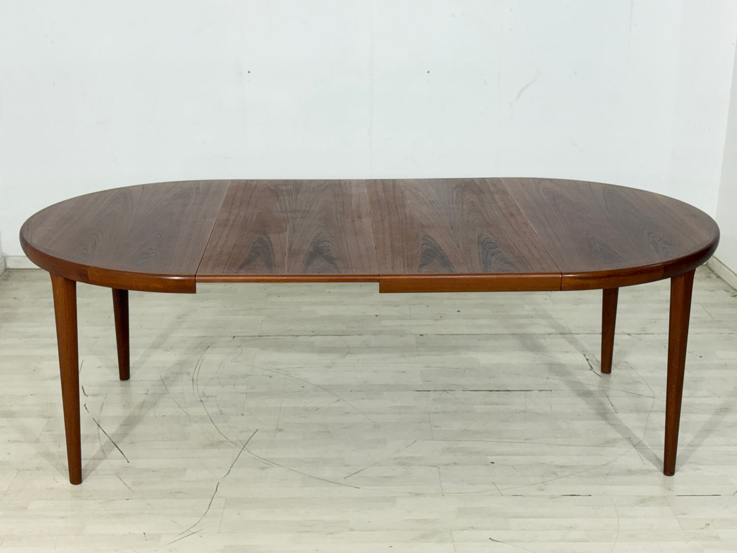 Danish Design Teak runder Esstisch - Ausziehbar / Teak Esstisch / Mid Century Teak Tisch / Hersteller: VV Møbler Spøttrup / Modell: 16573