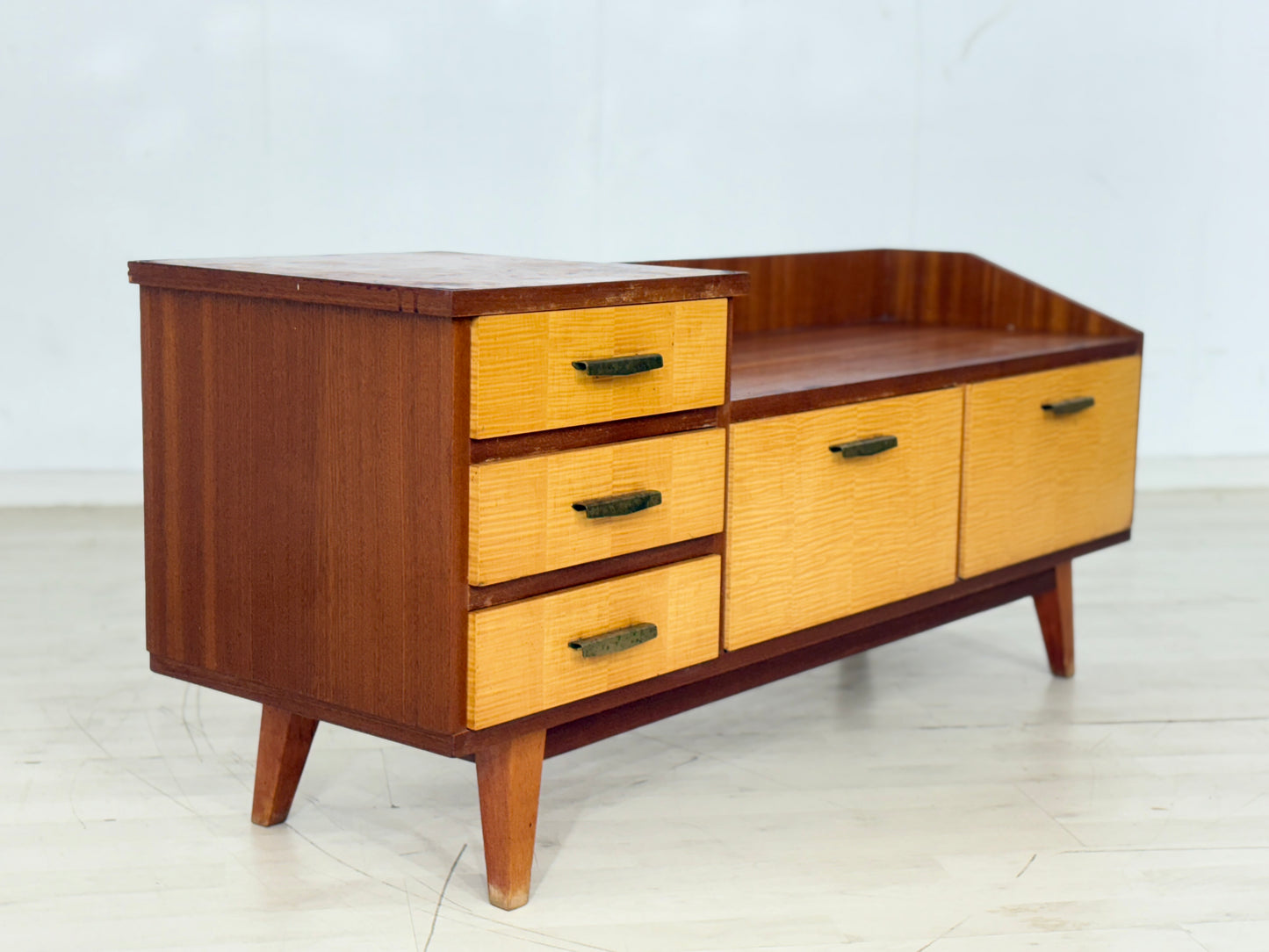 Sehr schöne Vintage Kommode / Sideboard / Frisierkommode / Flurschrank / Schlafzimmerschrank