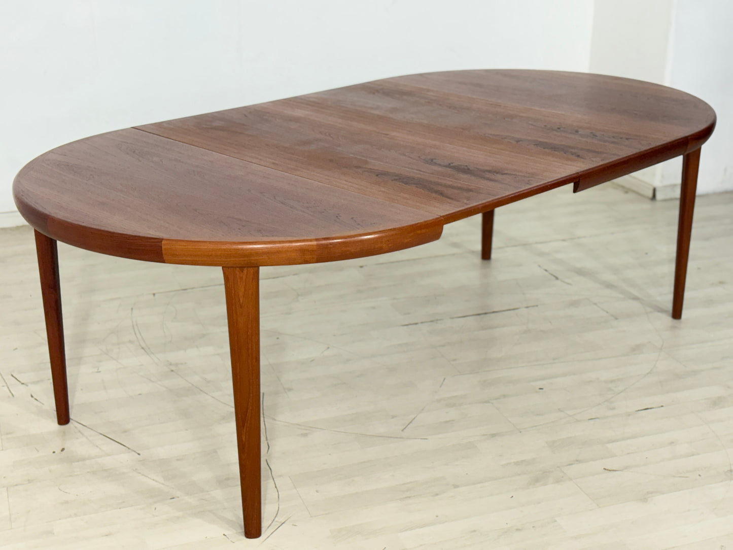 Danish Design Teak runder Esstisch - Ausziehbar / Teak Esstisch / Mid Century Teak Tisch / Hersteller: VV Møbler Spøttrup / Modell: 16573