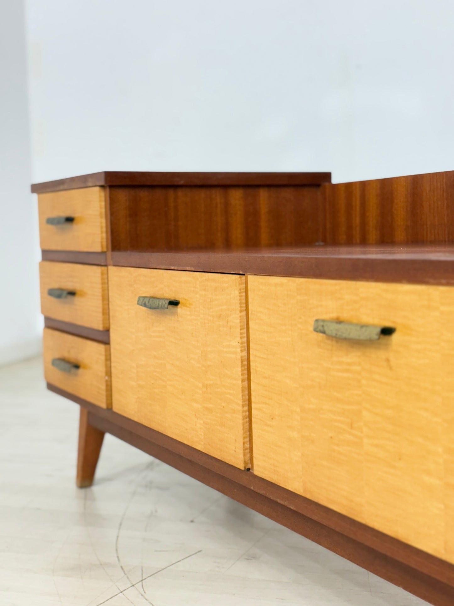 Sehr schöne Vintage Kommode / Sideboard / Frisierkommode / Flurschrank / Schlafzimmerschrank