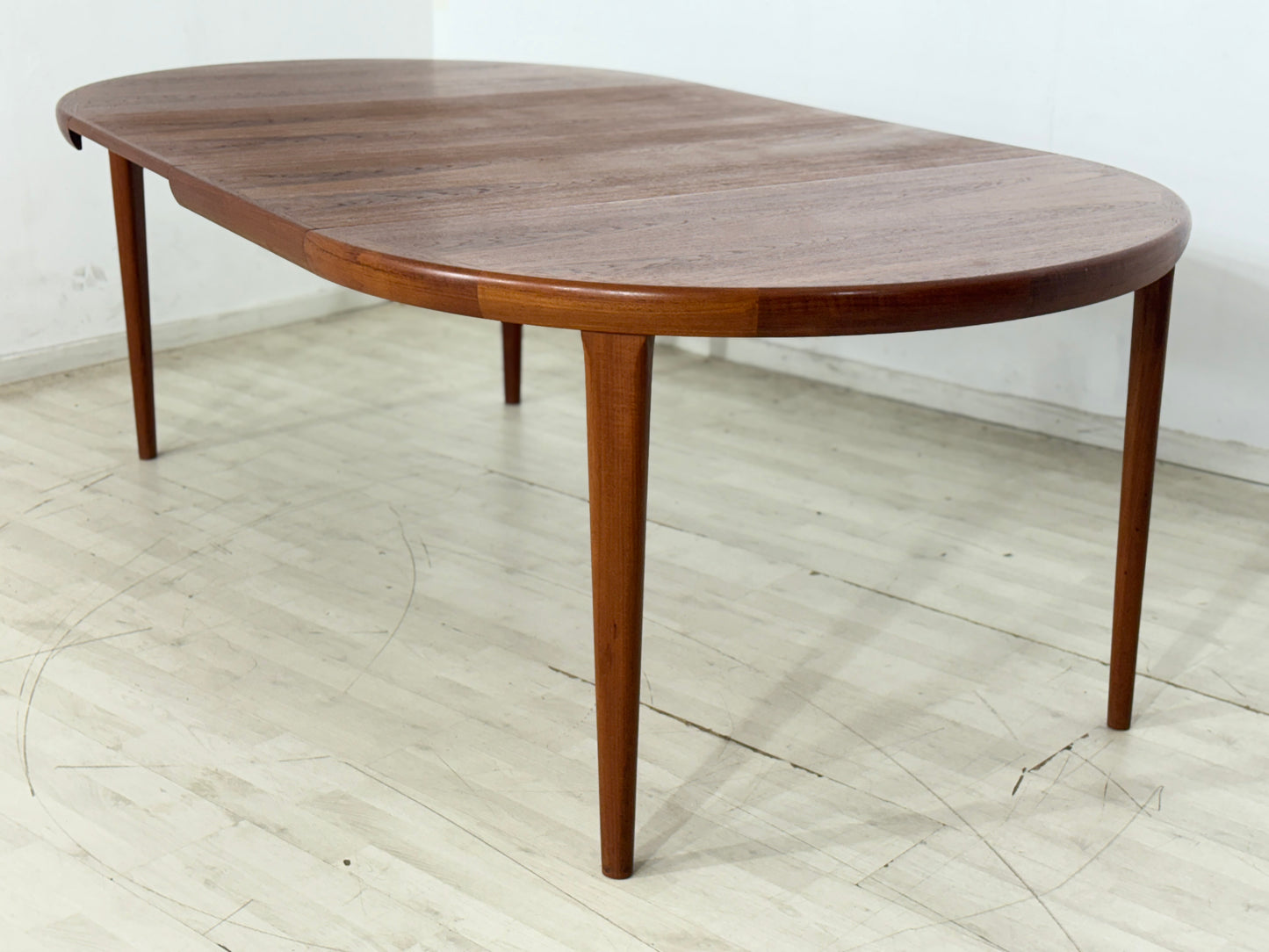 Danish Design Teak runder Esstisch - Ausziehbar / Teak Esstisch / Mid Century Teak Tisch / Hersteller: VV Møbler Spøttrup / Modell: 16573