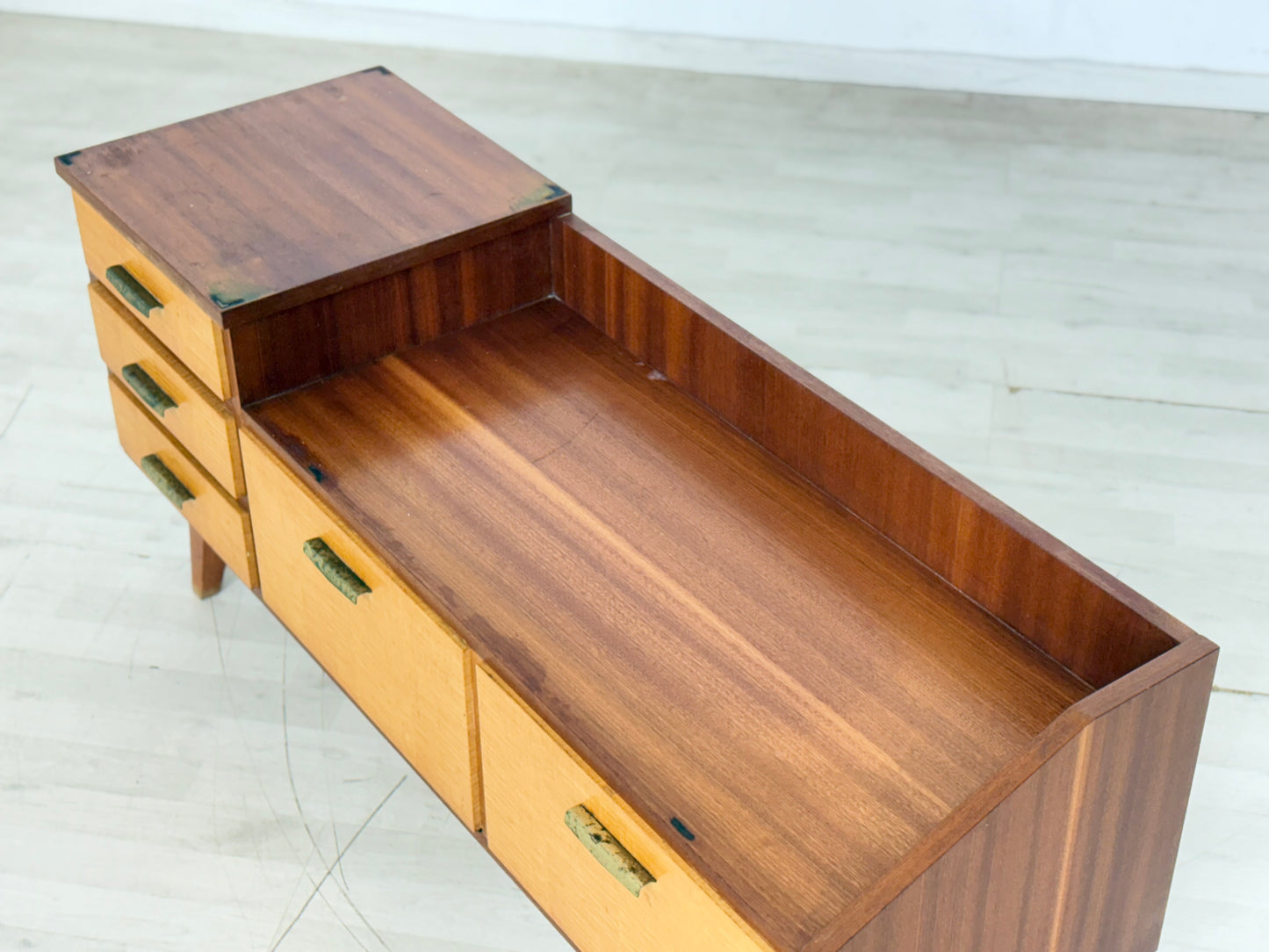 Sehr schöne Vintage Kommode / Sideboard / Frisierkommode / Flurschrank / Schlafzimmerschrank