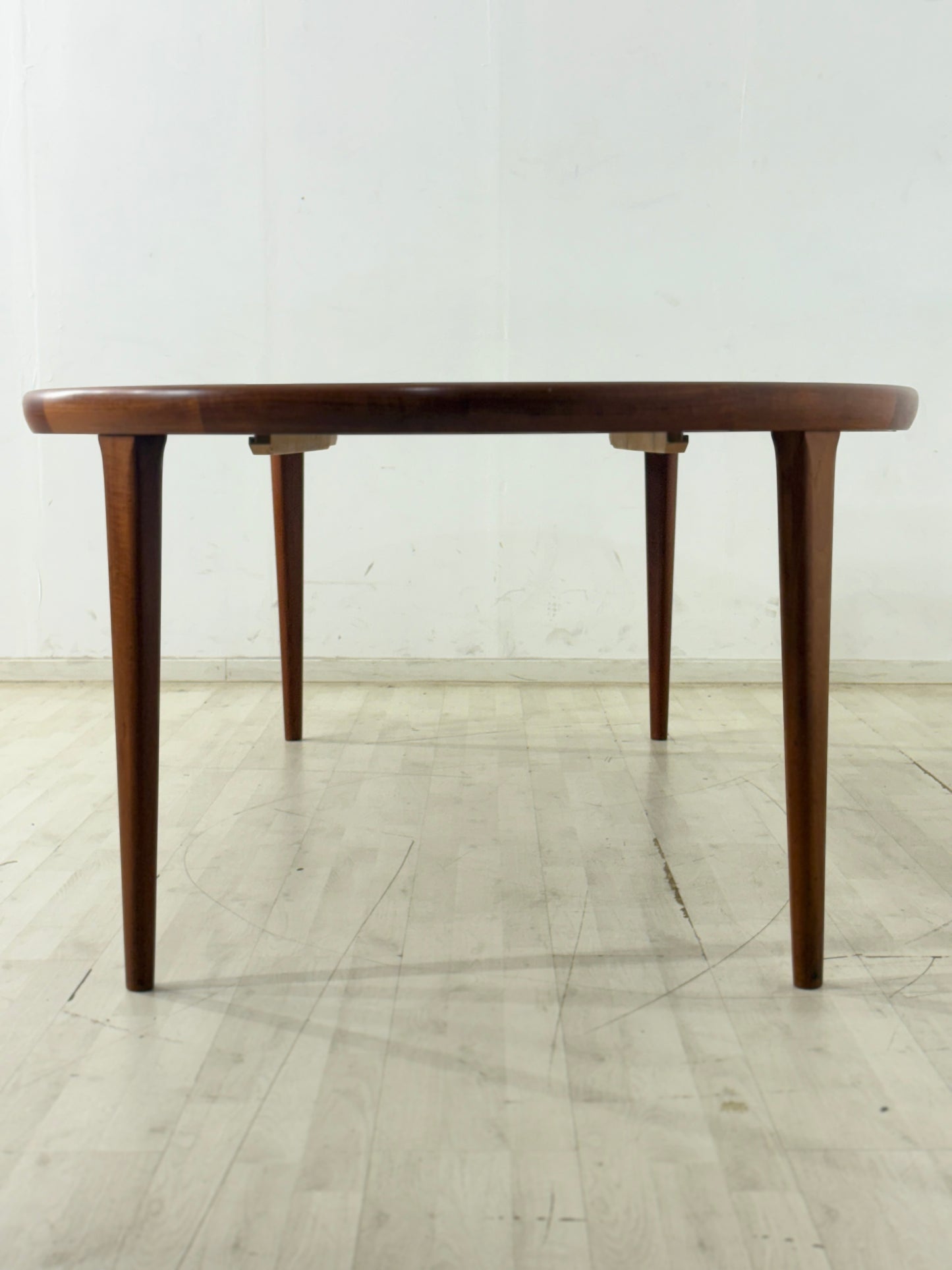Danish Design Teak runder Esstisch - Ausziehbar / Teak Esstisch / Mid Century Teak Tisch / Hersteller: VV Møbler Spøttrup / Modell: 16573