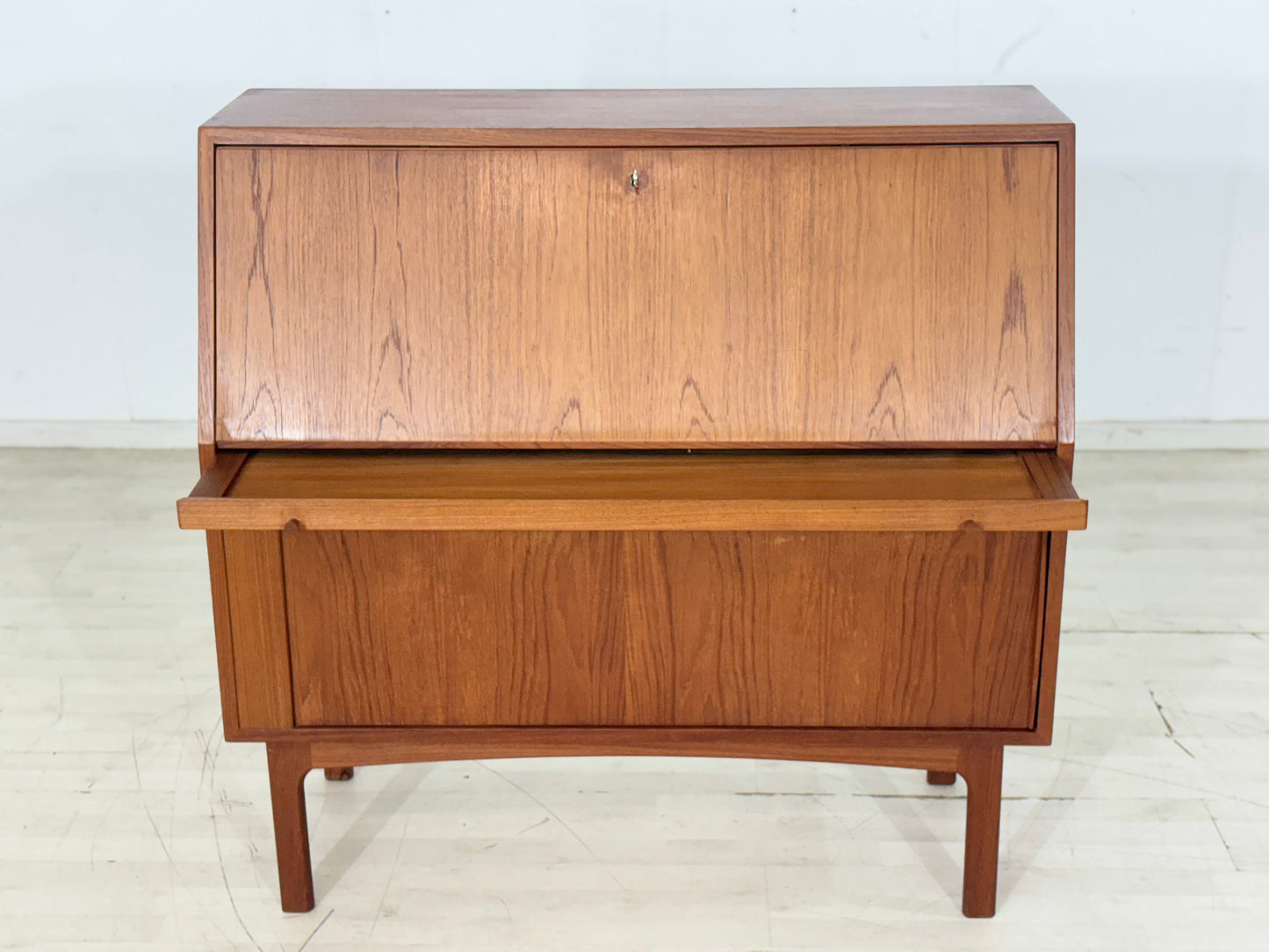 Danish Design Mid-Century Sekretärtisch / Teak Schreibsekretär / 60er Jahre Schreibtisch / Danish Teak Sekretär / Designer: Bernhard Pedersen & Søn / Hersteller: Eskilstrup-Falster Møbelfabrik