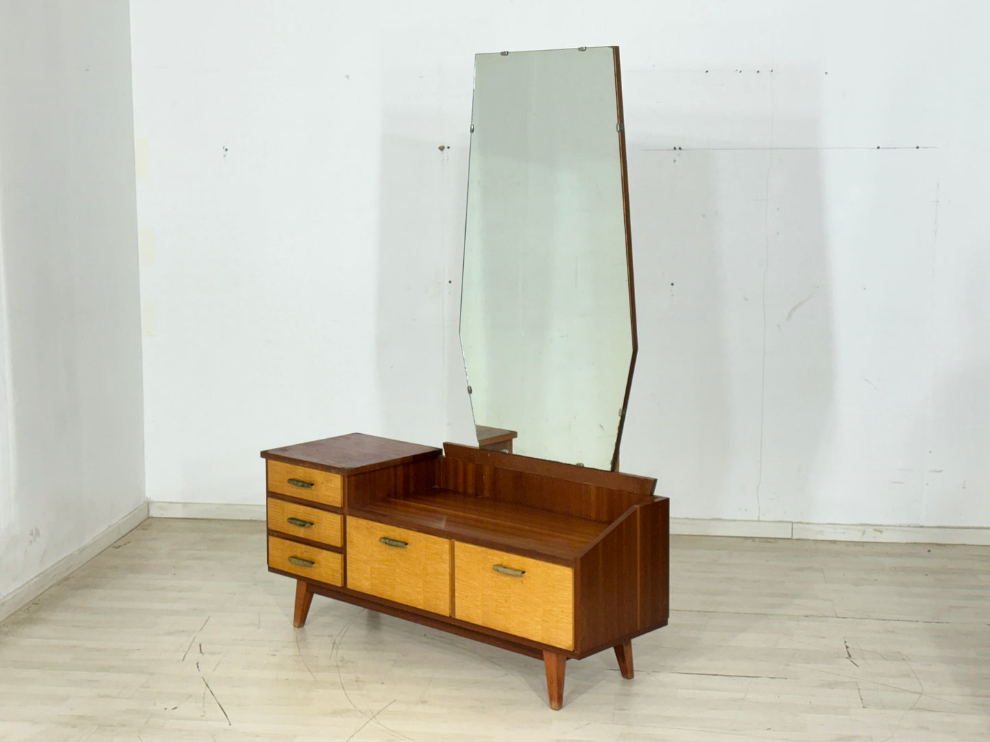 Sehr schöne Vintage Kommode / Sideboard / Frisierkommode / Flurschrank / Schlafzimmerschrank