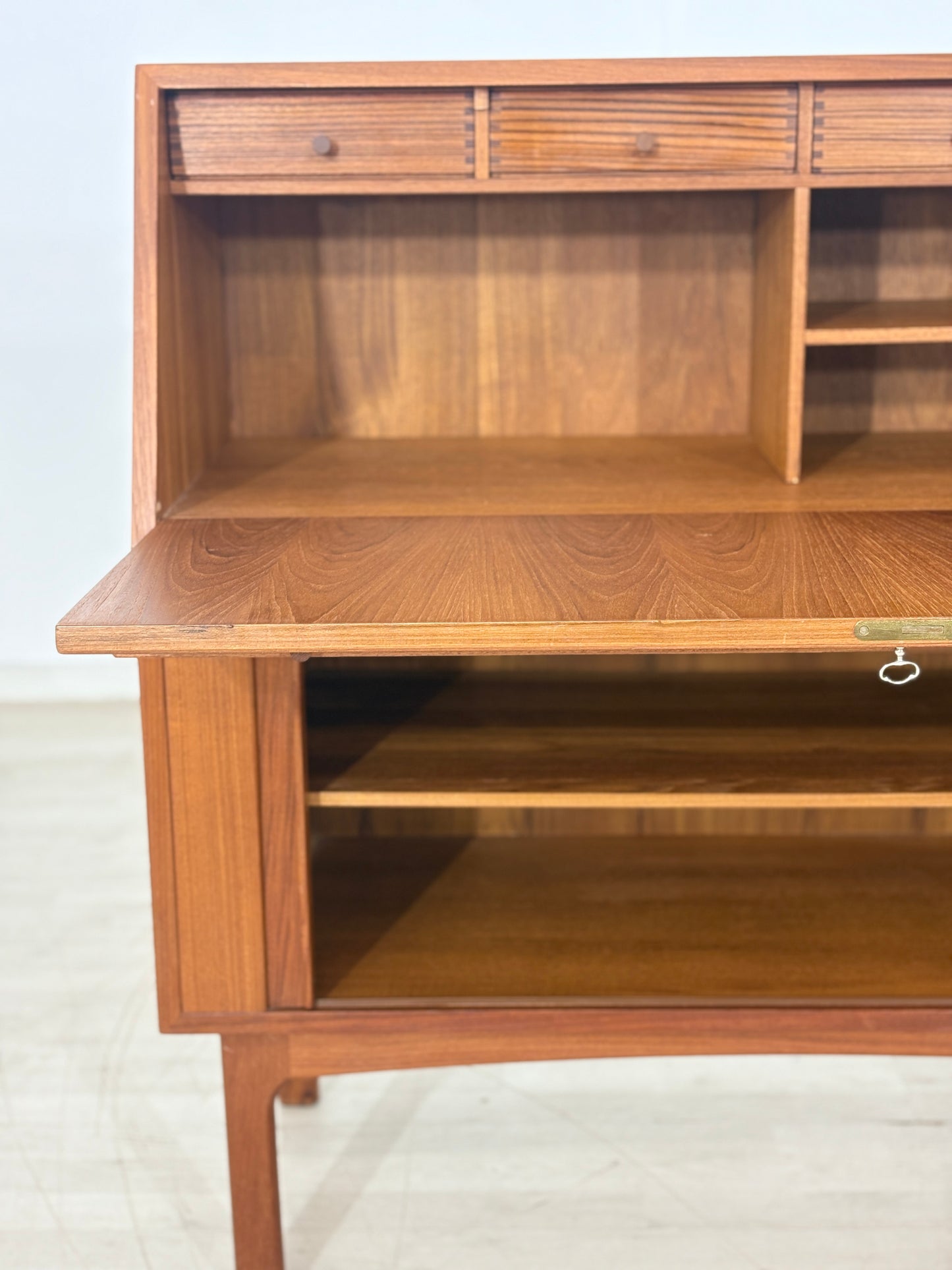 Danish Design Mid-Century Sekretärtisch / Teak Schreibsekretär / 60er Jahre Schreibtisch / Danish Teak Sekretär / Designer: Bernhard Pedersen & Søn / Hersteller: Eskilstrup-Falster Møbelfabrik