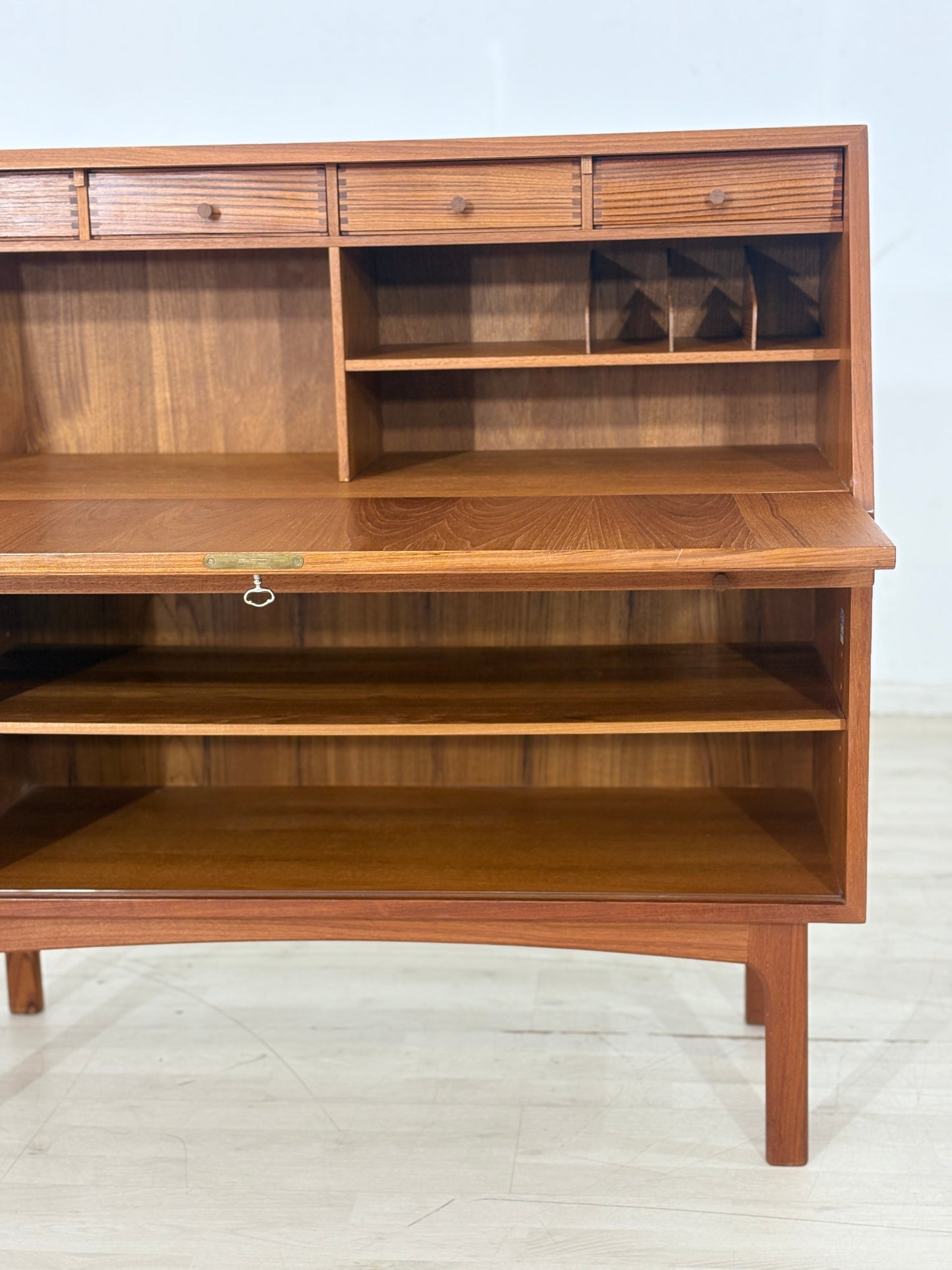 Danish Design Mid-Century Sekretärtisch / Teak Schreibsekretär / 60er Jahre Schreibtisch / Danish Teak Sekretär / Designer: Bernhard Pedersen & Søn / Hersteller: Eskilstrup-Falster Møbelfabrik