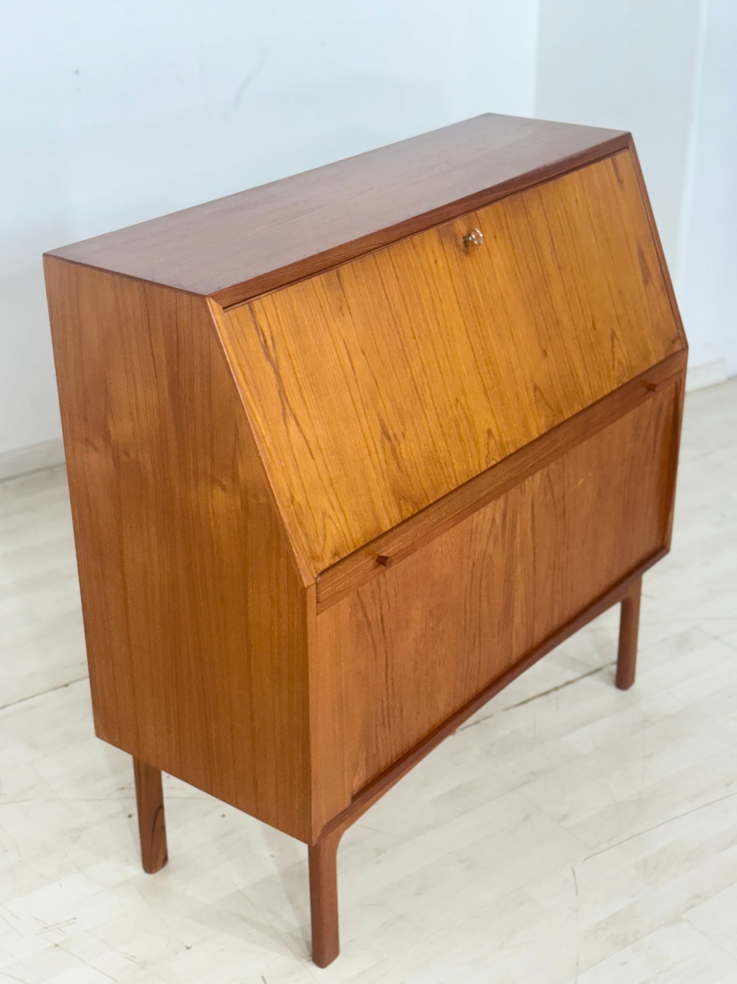 Danish Design Mid-Century Sekretärtisch / Teak Schreibsekretär / 60er Jahre Schreibtisch / Danish Teak Sekretär / Designer: Bernhard Pedersen & Søn / Hersteller: Eskilstrup-Falster Møbelfabrik