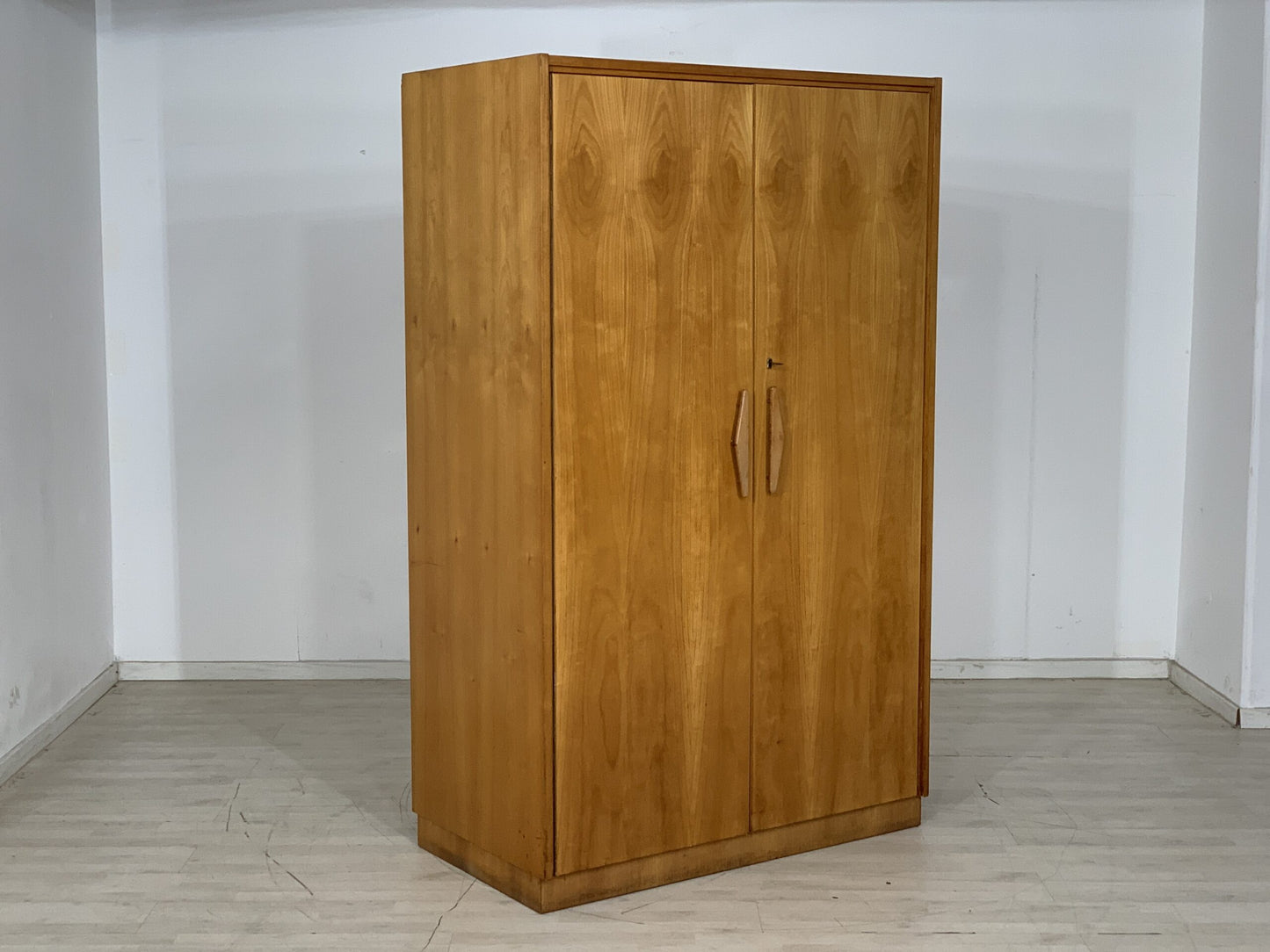 MID CENTURY HELLERAU KLEIDERSCHRANK WÄSCHESCHRANK SCHLAFZIMMERSCHRANK SCHRANK VINTAGE WARDROBE