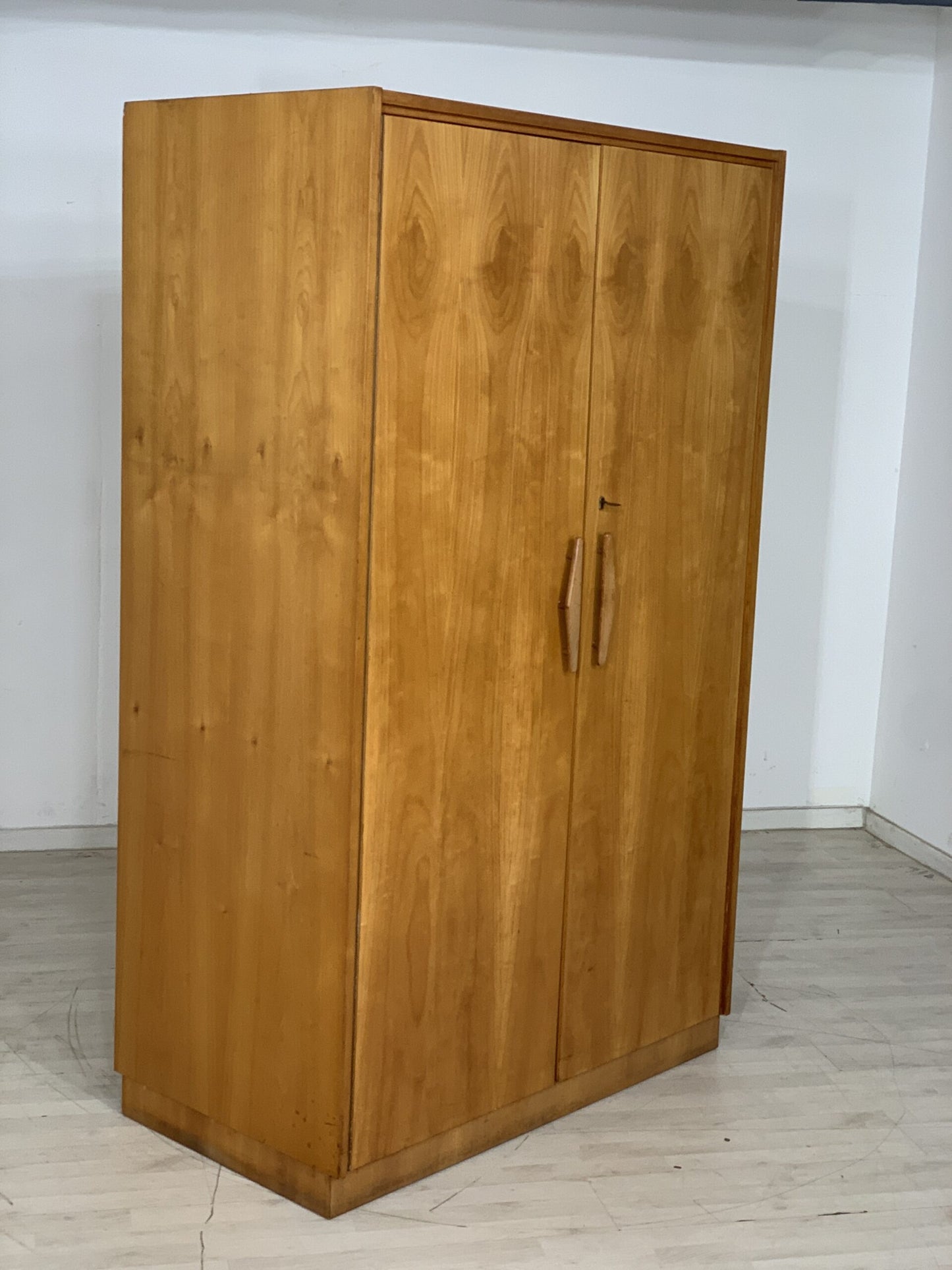 MID CENTURY HELLERAU KLEIDERSCHRANK WÄSCHESCHRANK SCHLAFZIMMERSCHRANK SCHRANK VINTAGE WARDROBE