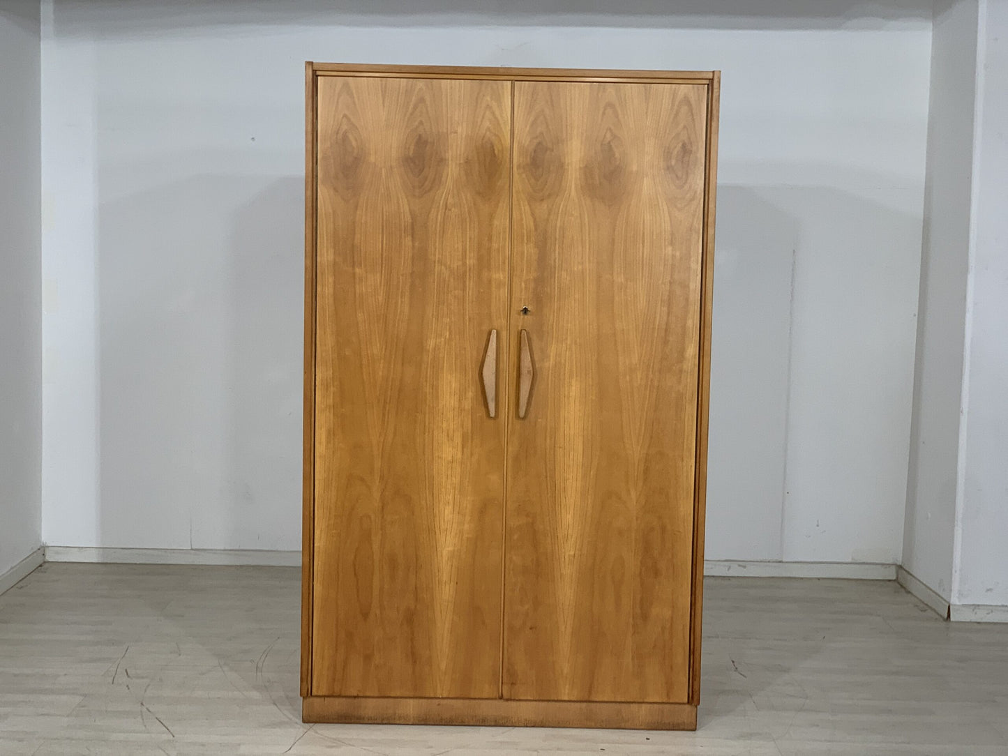 MID CENTURY HELLERAU KLEIDERSCHRANK WÄSCHESCHRANK SCHLAFZIMMERSCHRANK SCHRANK VINTAGE WARDROBE