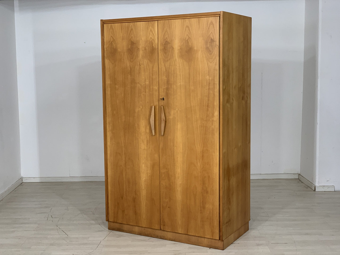 MID CENTURY HELLERAU KLEIDERSCHRANK WÄSCHESCHRANK SCHLAFZIMMERSCHRANK SCHRANK VINTAGE WARDROBE