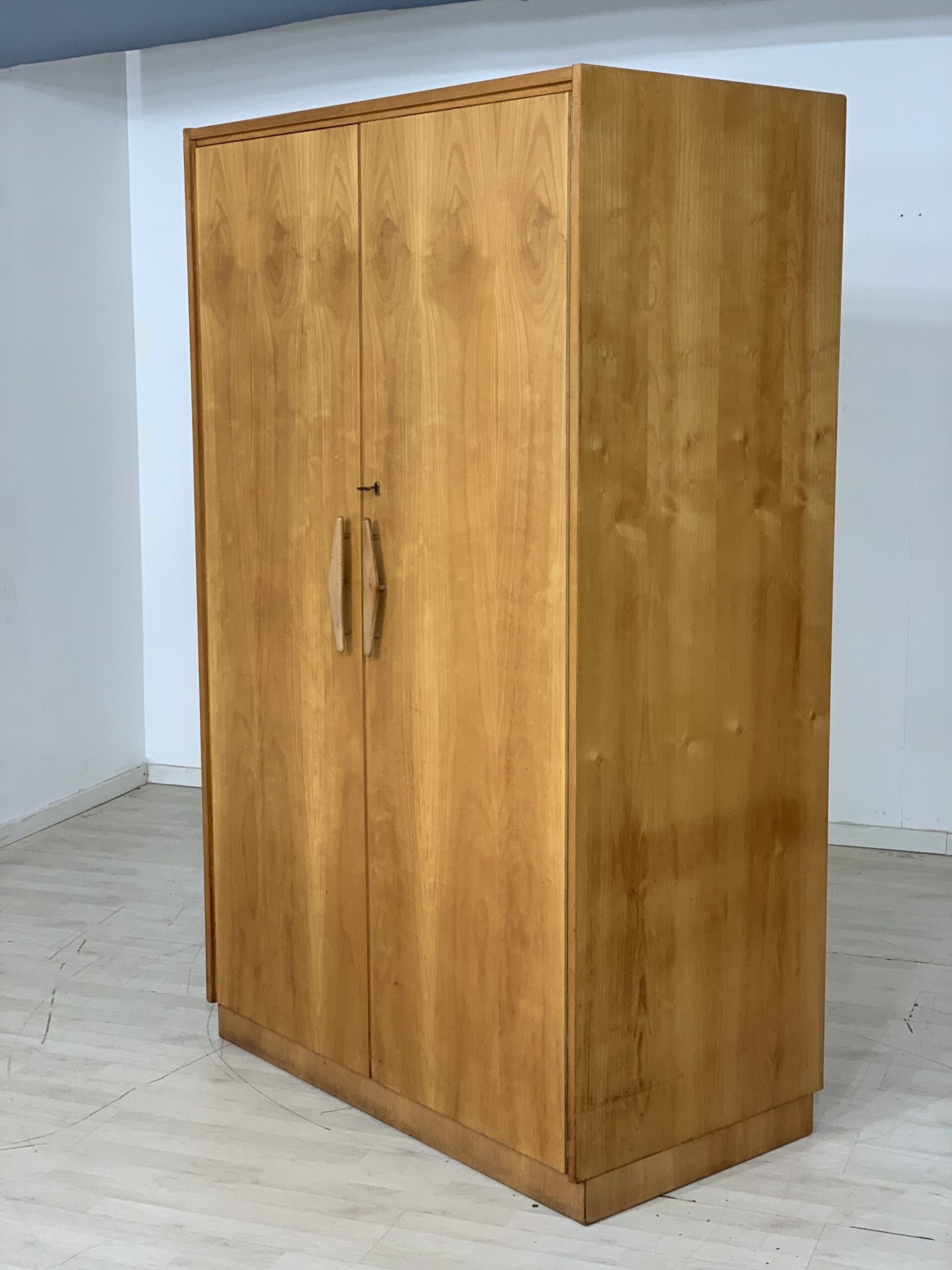 MID CENTURY HELLERAU KLEIDERSCHRANK WÄSCHESCHRANK SCHLAFZIMMERSCHRANK SCHRANK VINTAGE WARDROBE