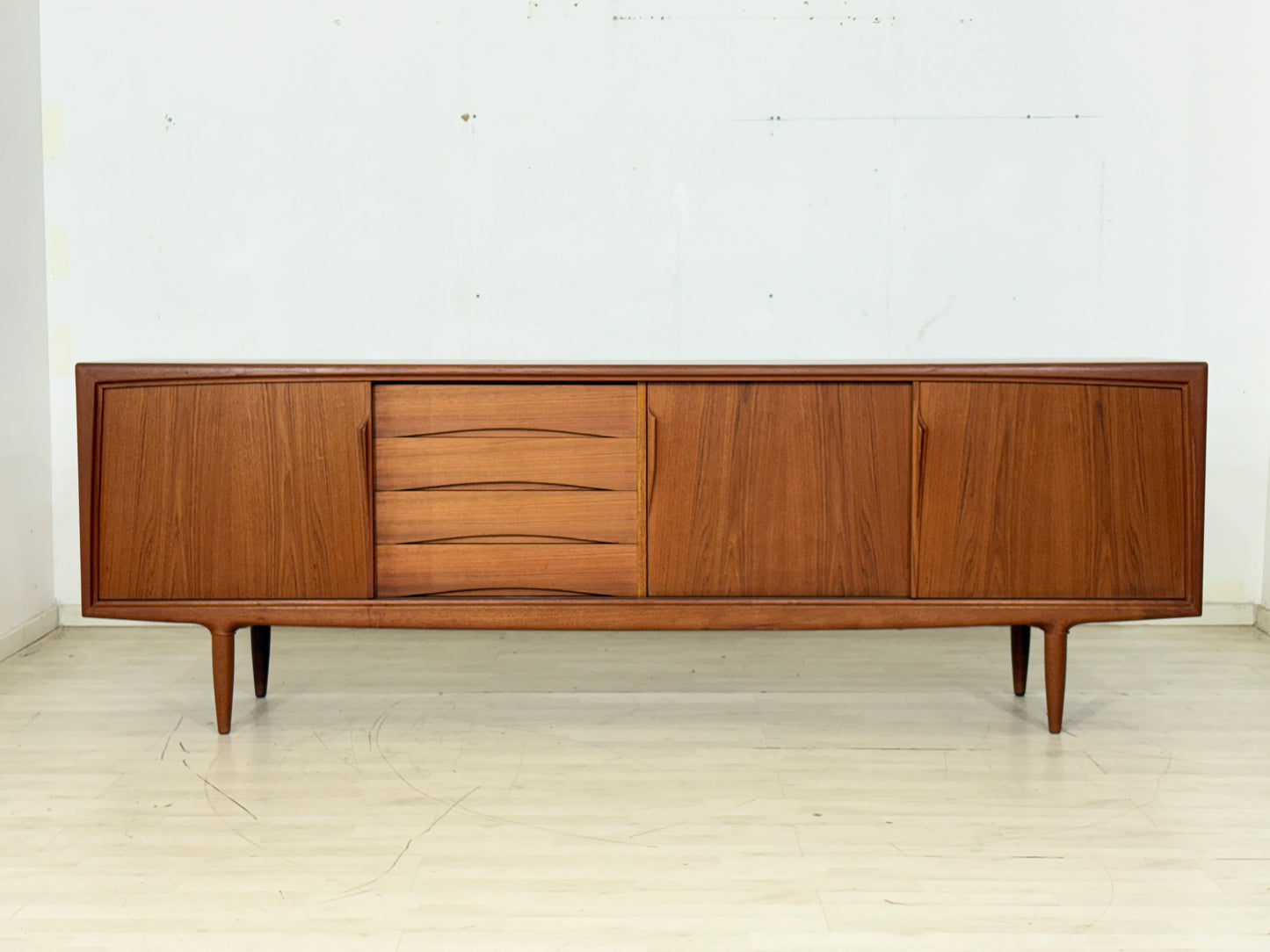 Danish Design Mid-Century Sideboard / Teak Sideboard / 60er Jahre Sideboard / Danish Teak Sekretär / Designer: Gunni Omann / Hersteller: Axel Christiansen Odder Møbel (ACO)