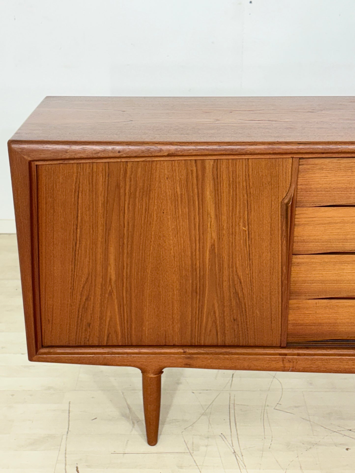 Danish Design Mid-Century Sideboard / Teak Sideboard / 60er Jahre Sideboard / Danish Teak Sekretär / Designer: Gunni Omann / Hersteller: Axel Christiansen Odder Møbel (ACO)