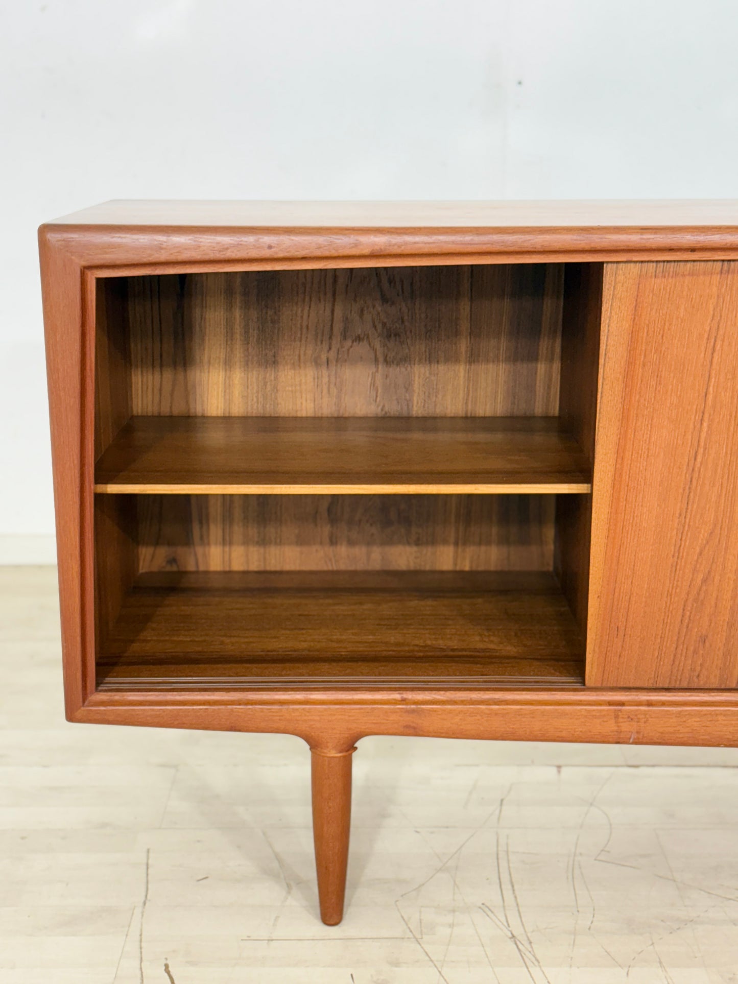 Danish Design Mid-Century Sideboard / Teak Sideboard / 60er Jahre Sideboard / Danish Teak Sekretär / Designer: Gunni Omann / Hersteller: Axel Christiansen Odder Møbel (ACO)